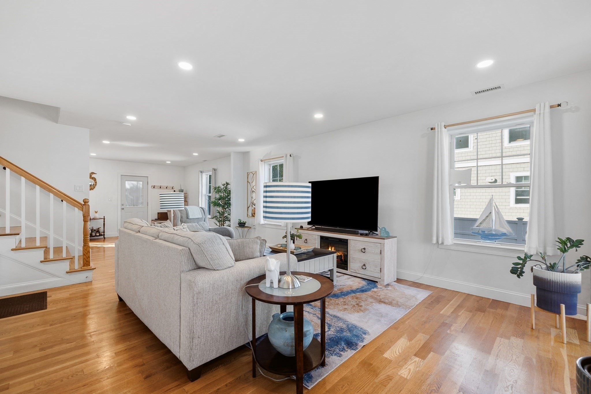 1260 Sea Street Property Photo 6