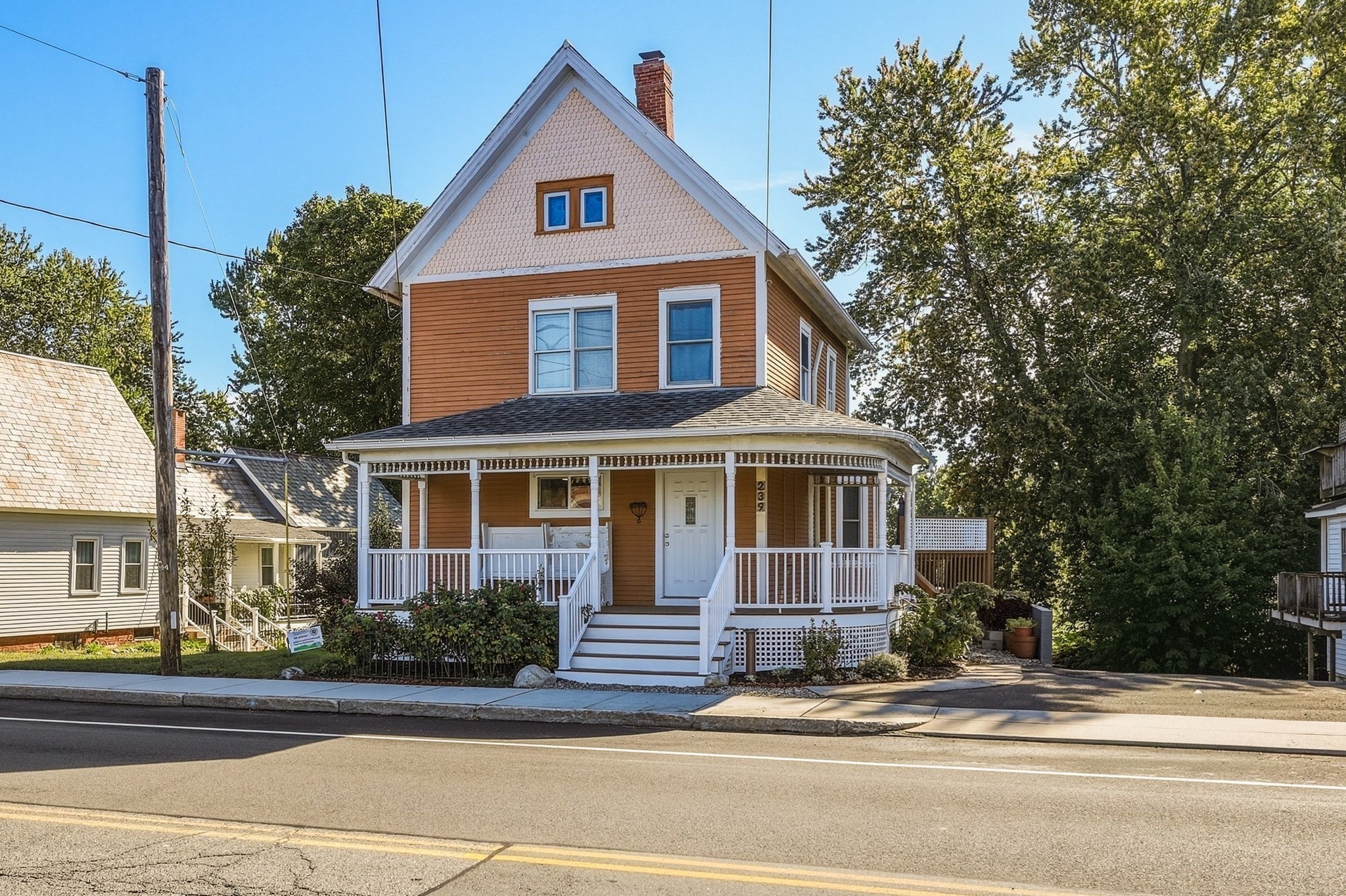 239 Bridge Street Property Photo 2