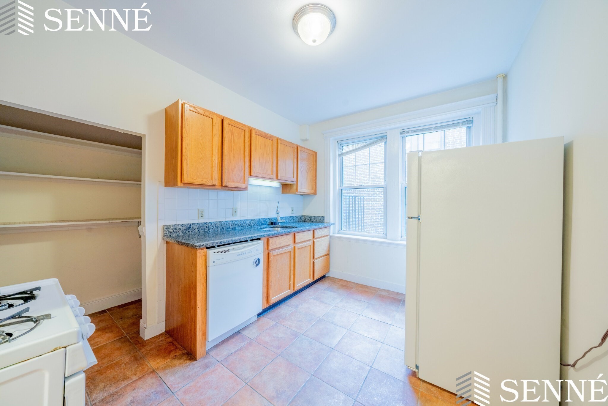 333 Harvard # 9 Property Photo 1