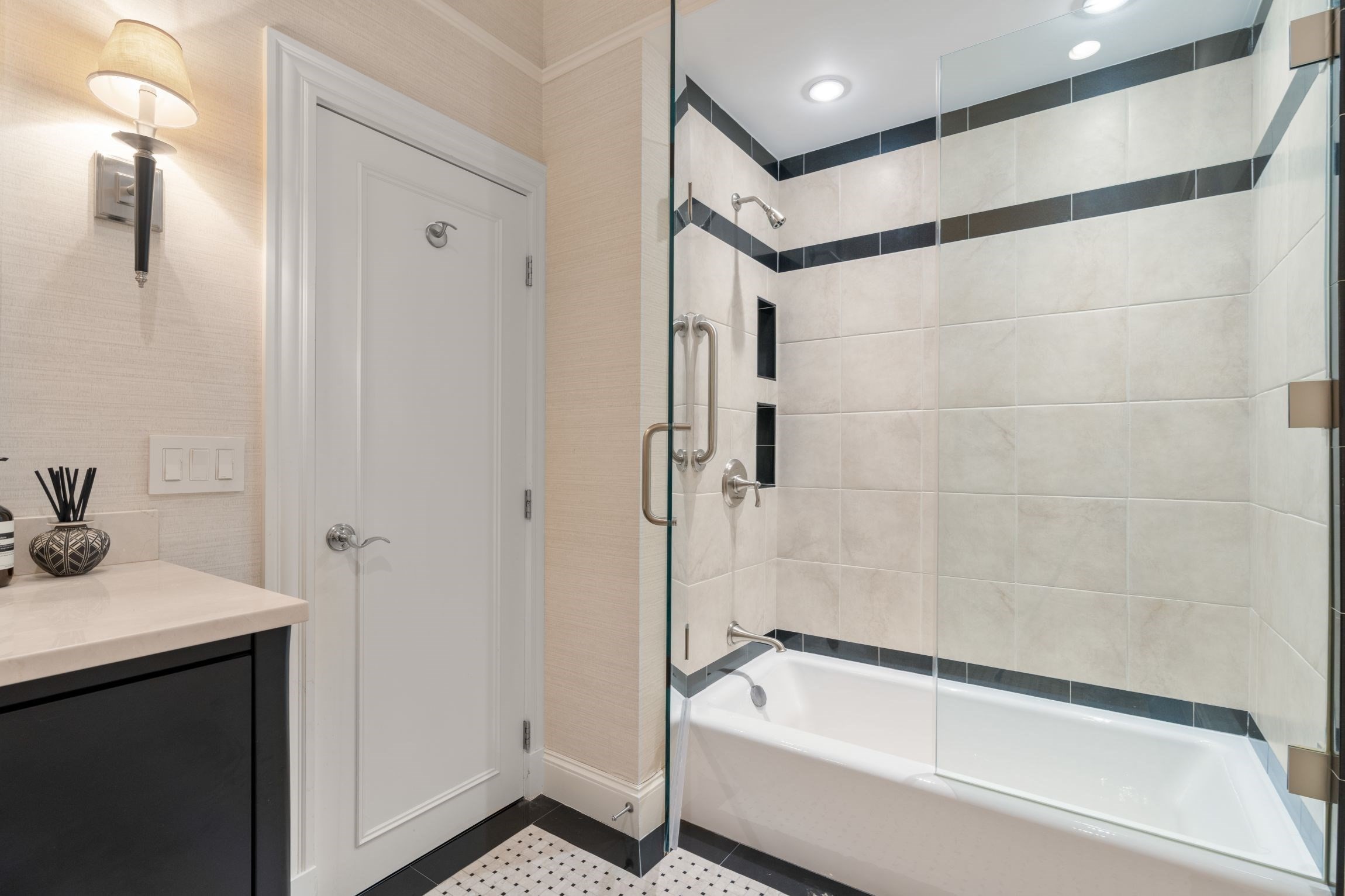 242 Beacon St # 5 Property Photo 18