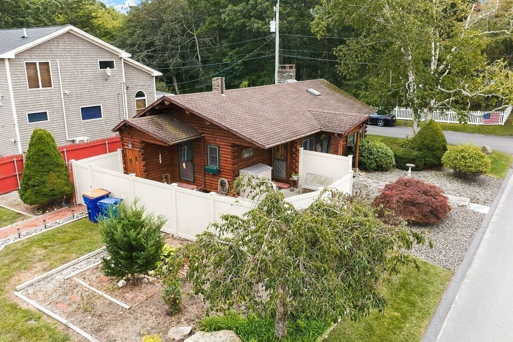 24 Fisherman Rd Property Photo 3