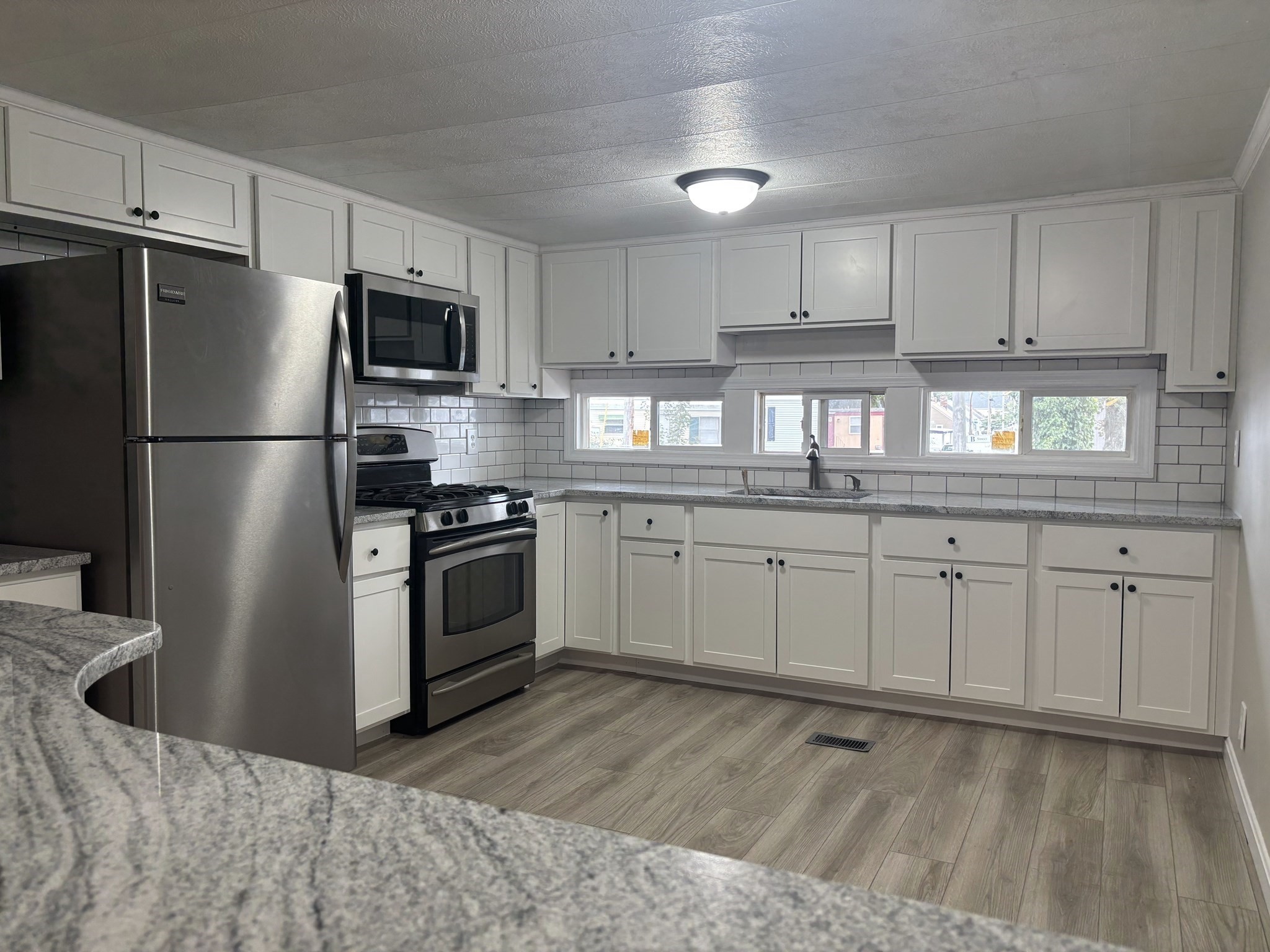 1346 Newport Ave # B17 Property Photo 1