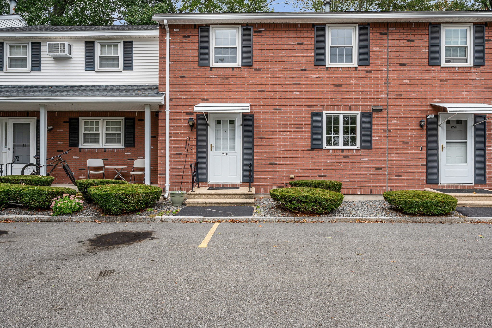 25 Oak St # D Property Photo 1