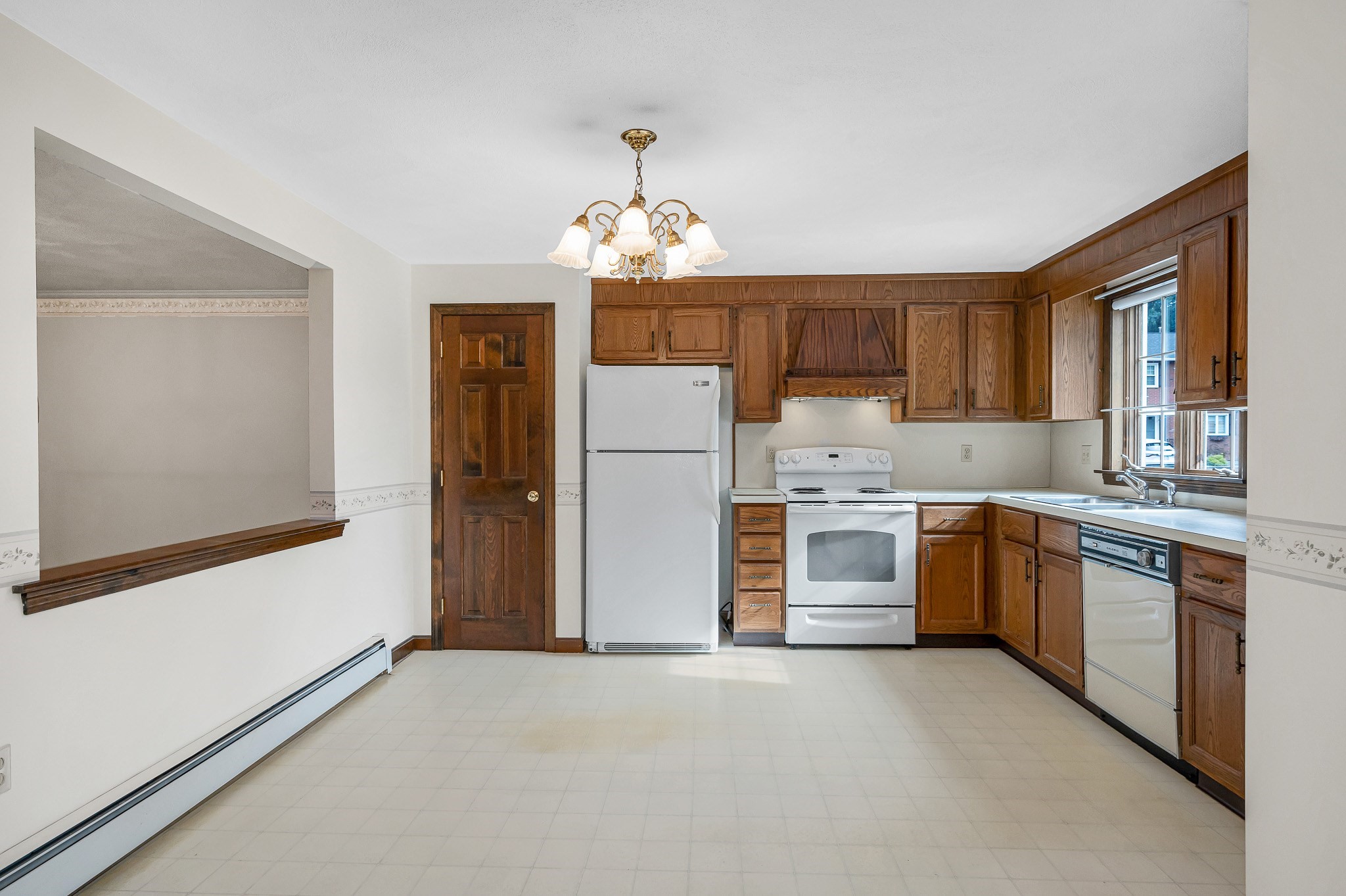 25 Oak St # D Property Photo 2