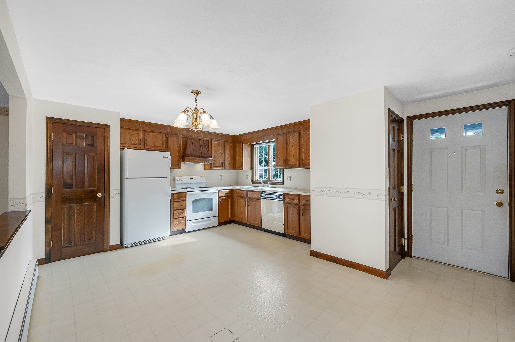 25 Oak St # D Property Photo 3