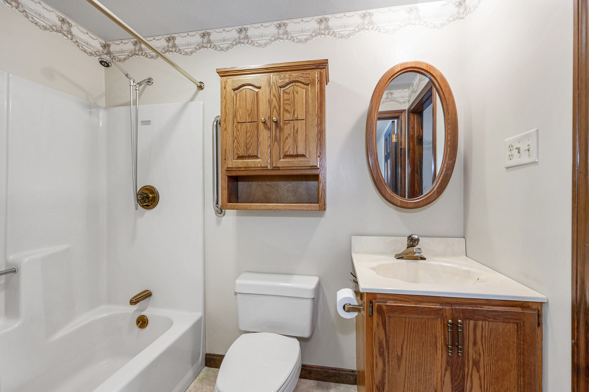 25 Oak St # D Property Photo 17