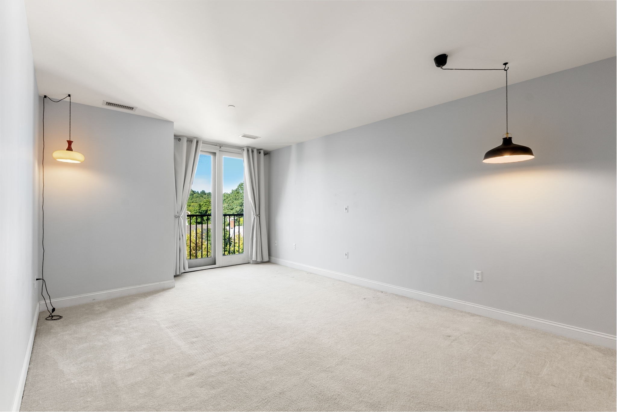 327 Centre St # 206b Property Photo 3