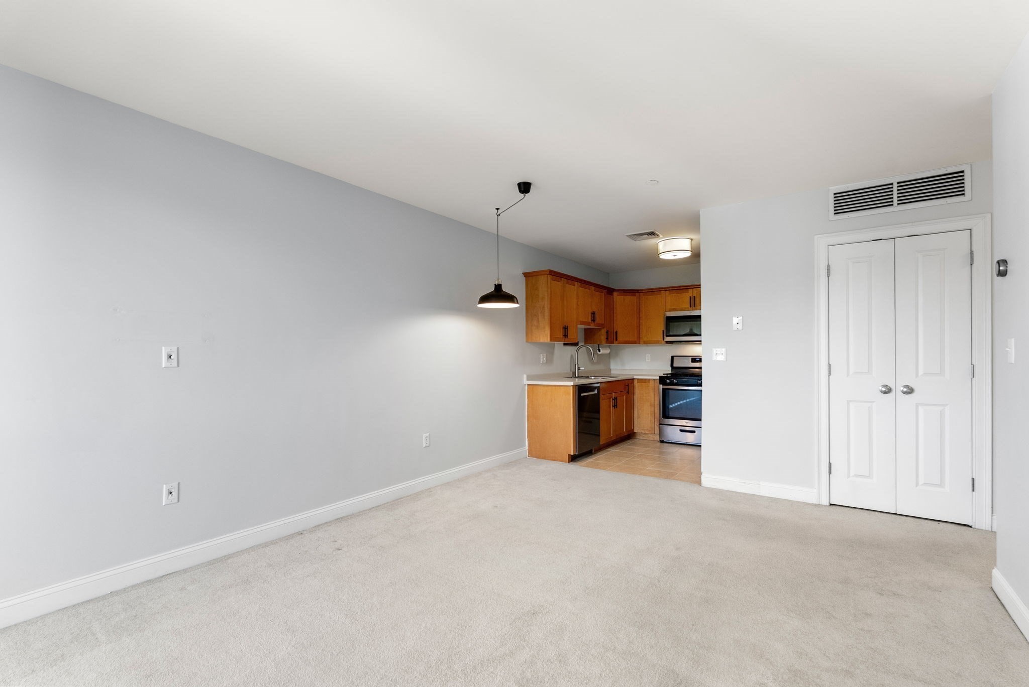 327 Centre St # 206b Property Photo 5