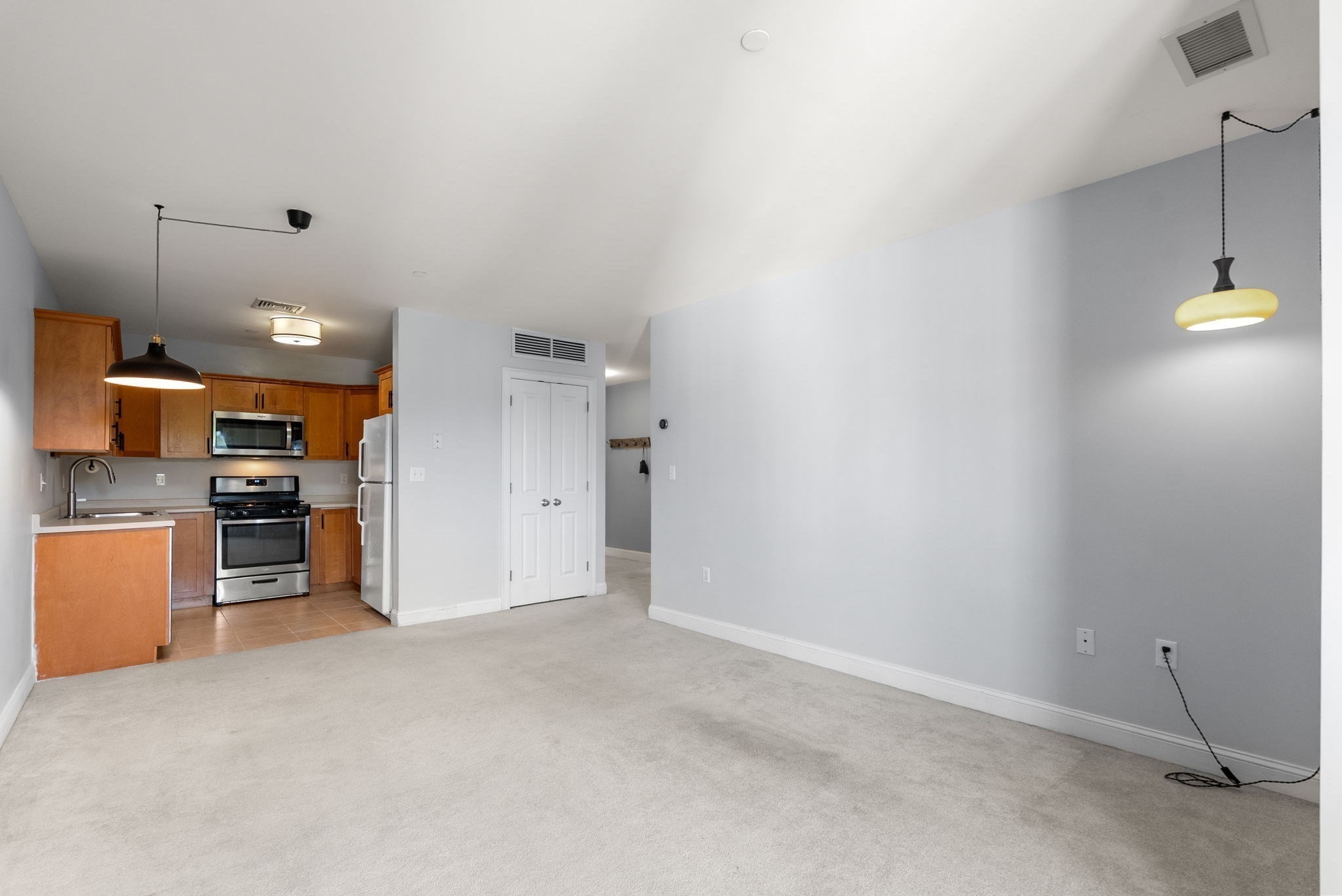 327 Centre St # 206b Property Photo 6