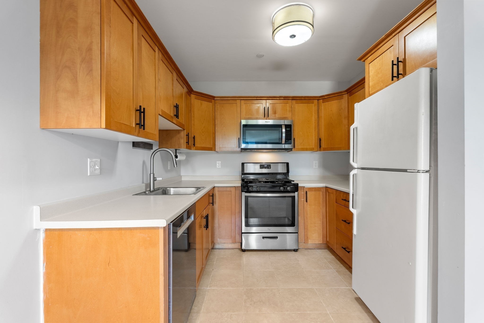 327 Centre St # 206b Property Photo 7