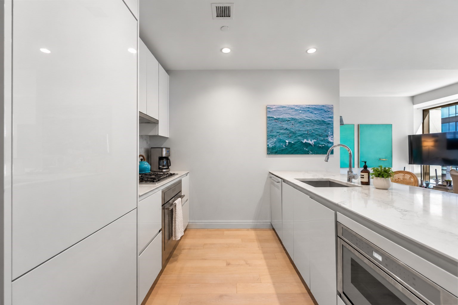 133 Seaport Boulevard # 1215 Property Photo 6