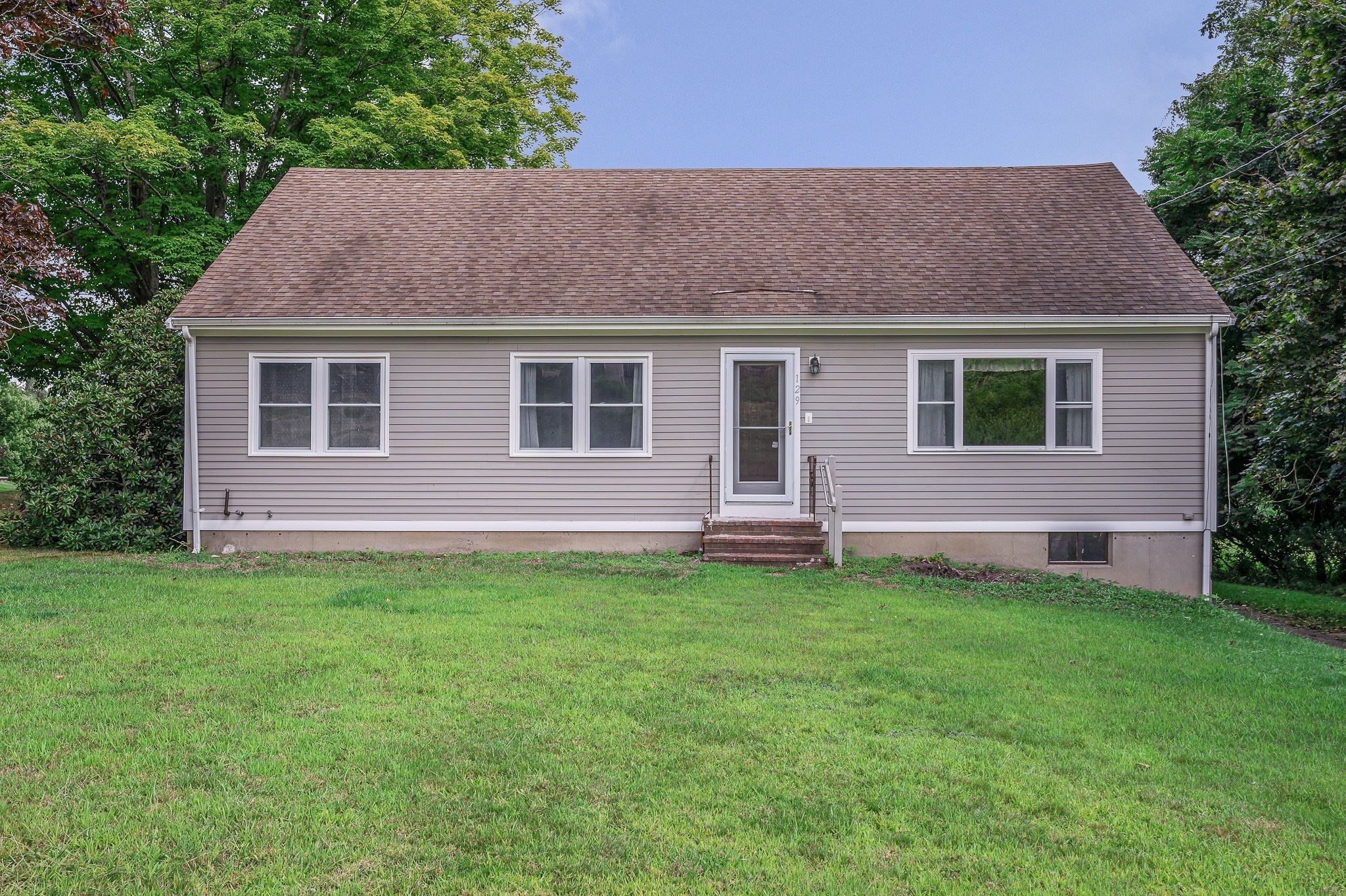 129 Forest St Property Photo 3