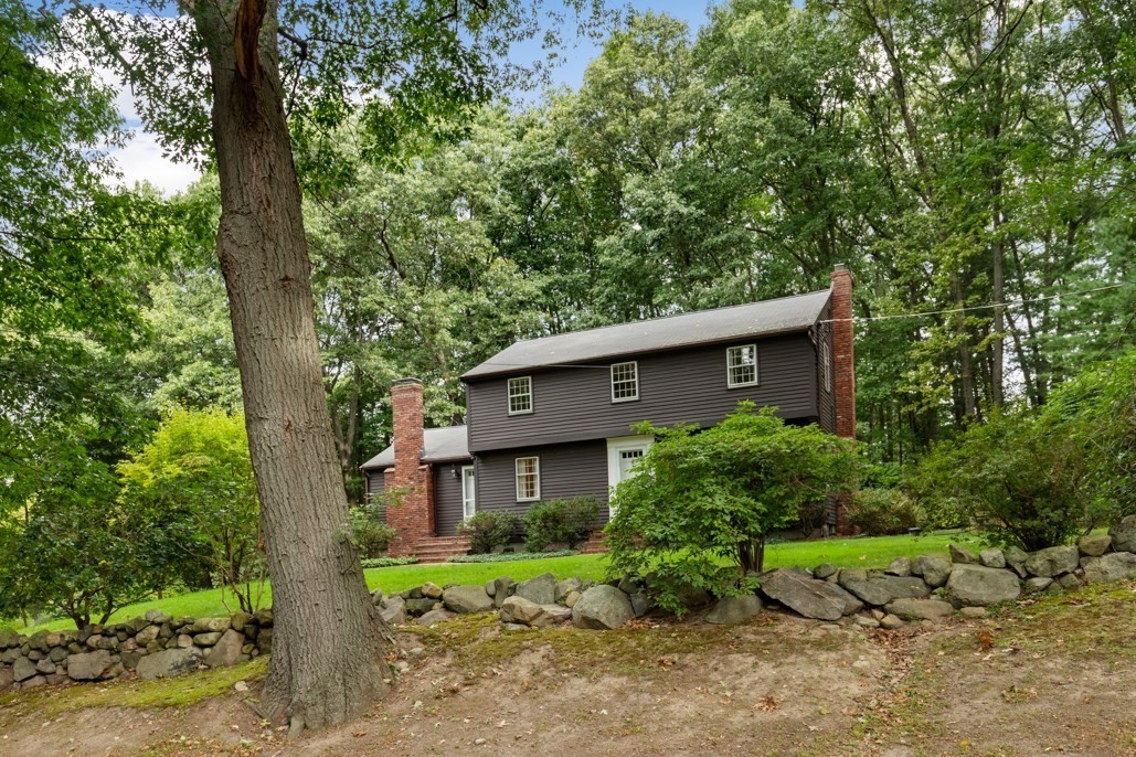480 Essex St Property Photo 4