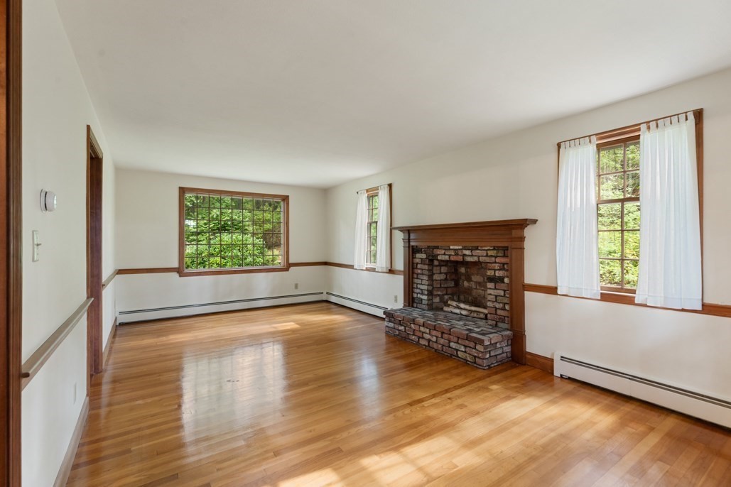 480 Essex St Property Photo 14