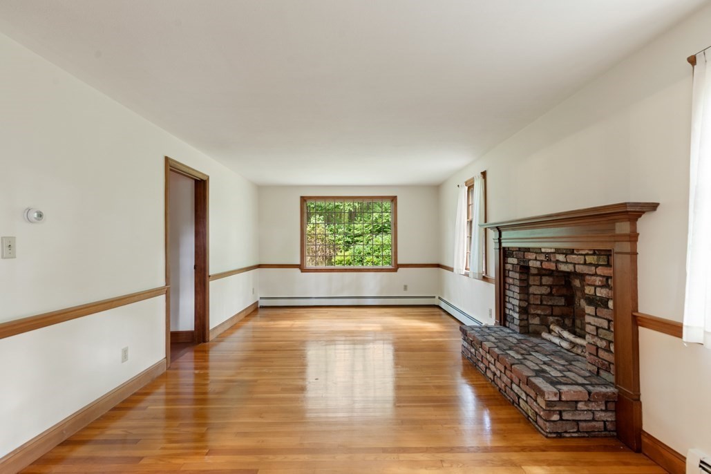 480 Essex St Property Photo 15