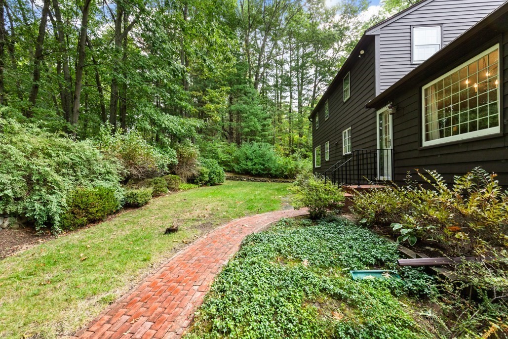 480 Essex St Property Photo 34