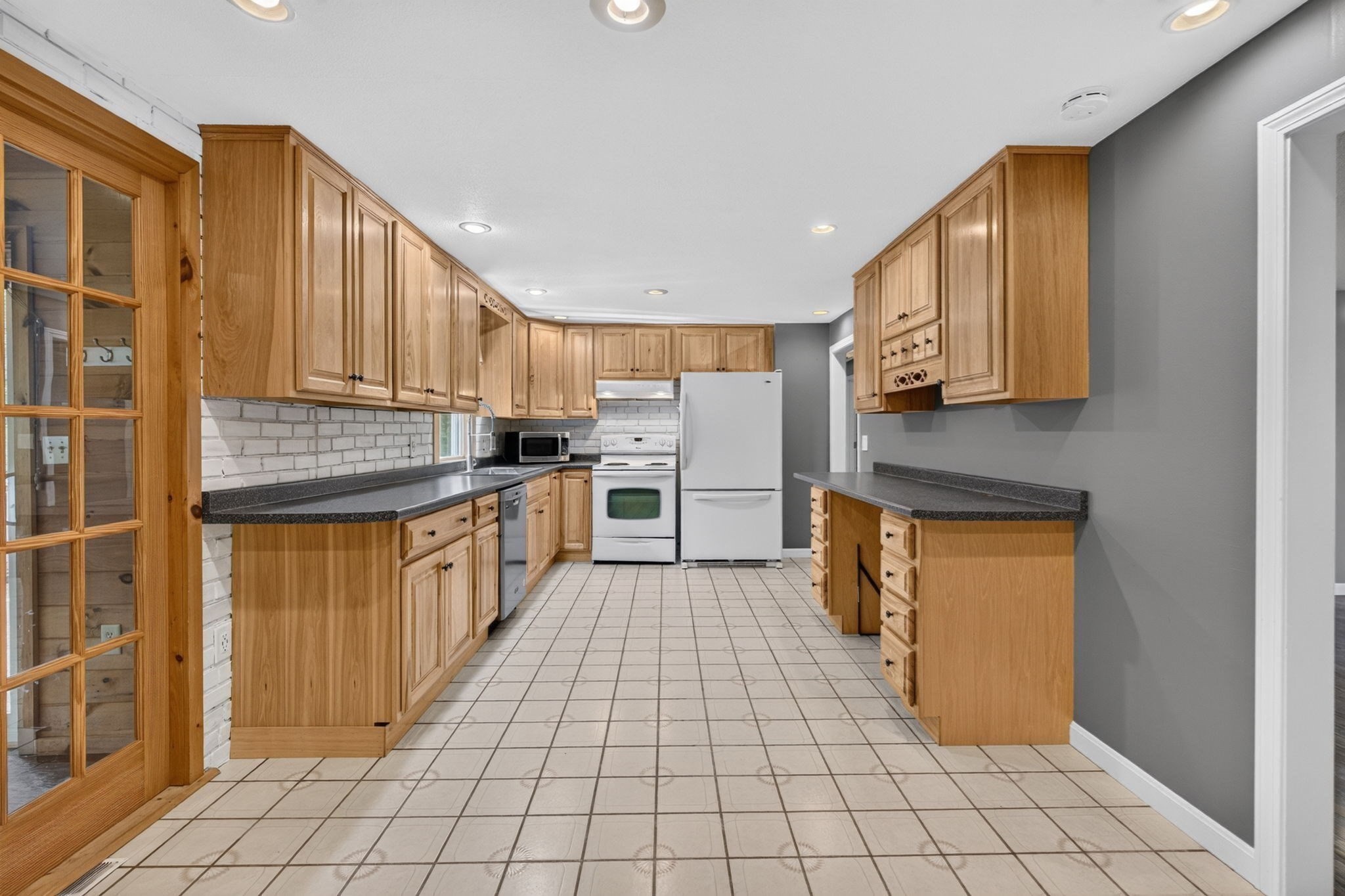 12 Sunset Property Photo 5