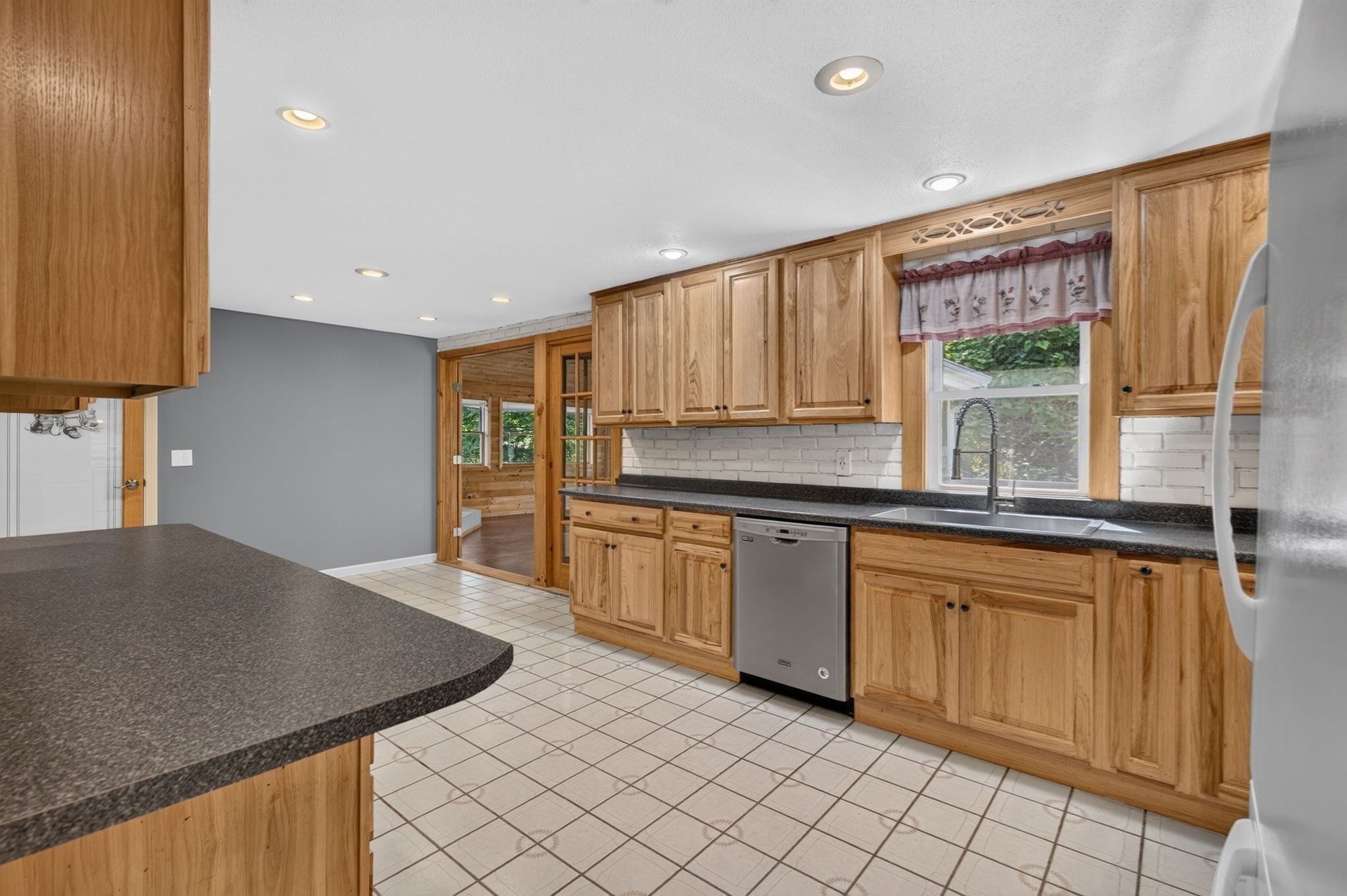 12 Sunset Property Photo 8
