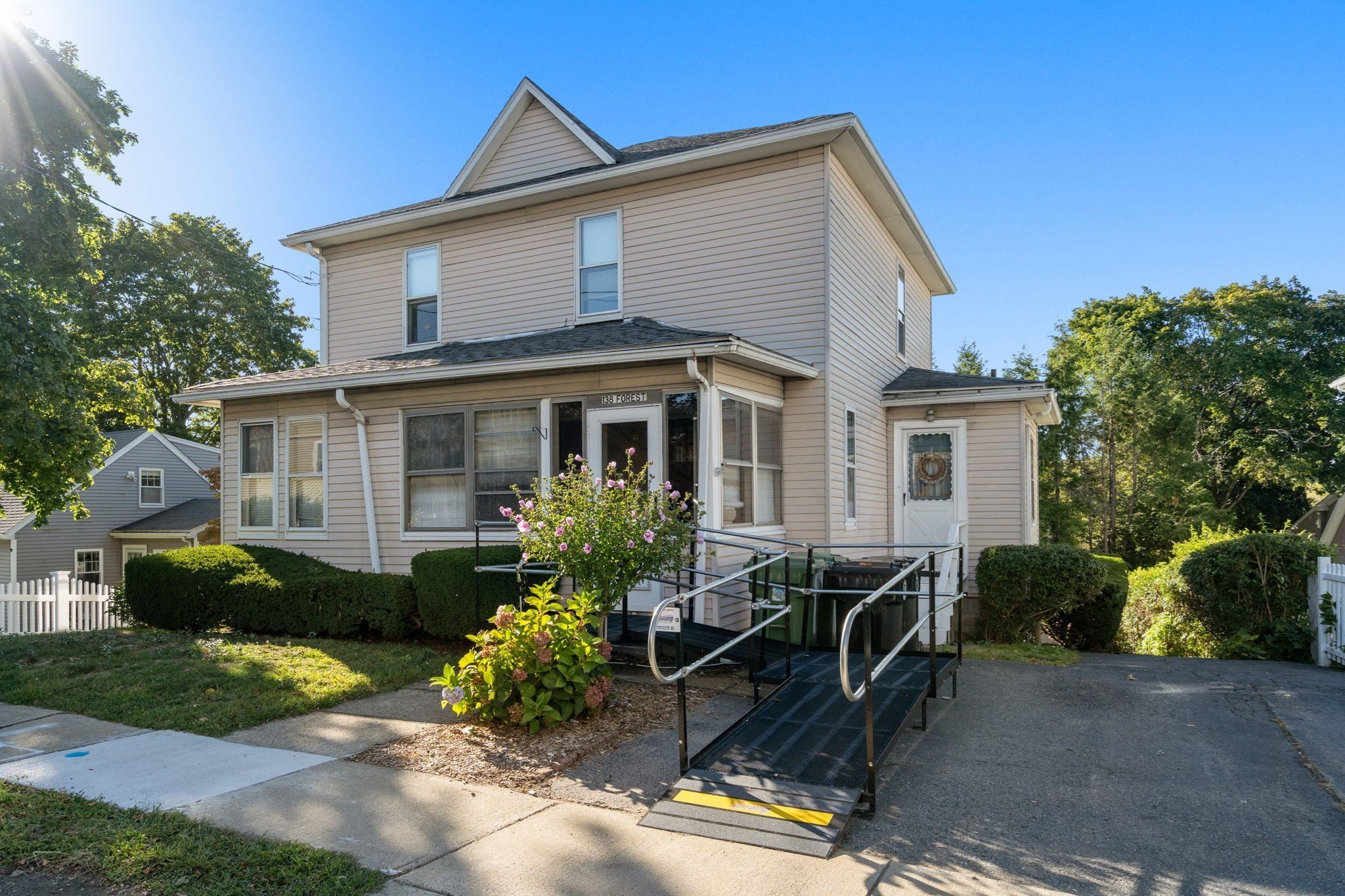 138 Forest St Property Photo 1