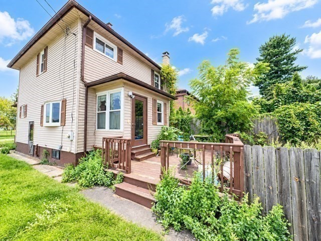 10 Cycle St Property Photo 2
