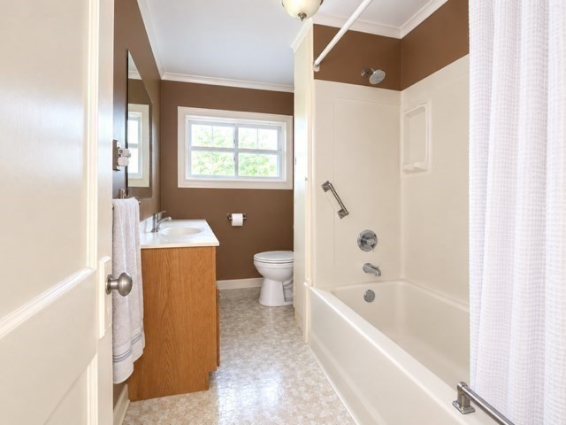 10 Cycle St Property Photo 12