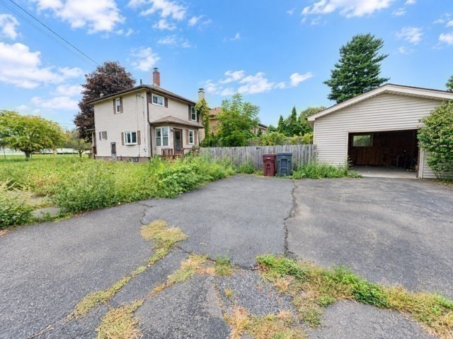 10 Cycle St Property Photo 15