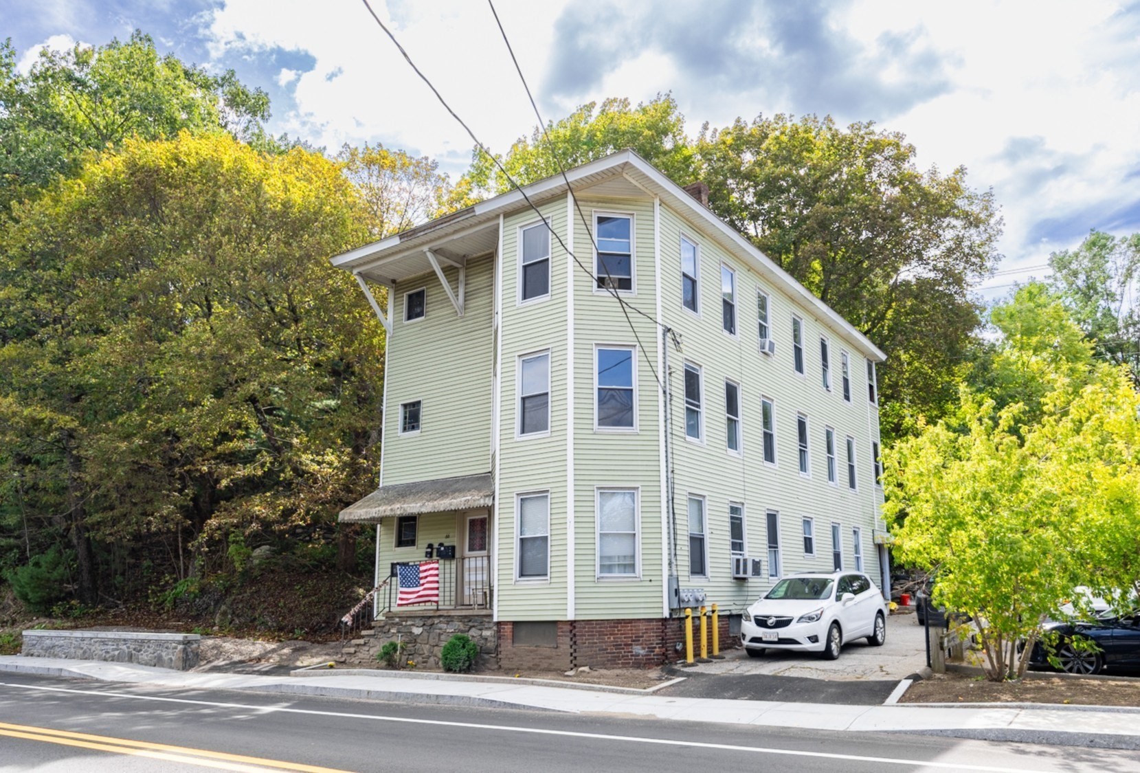 66 E Main St