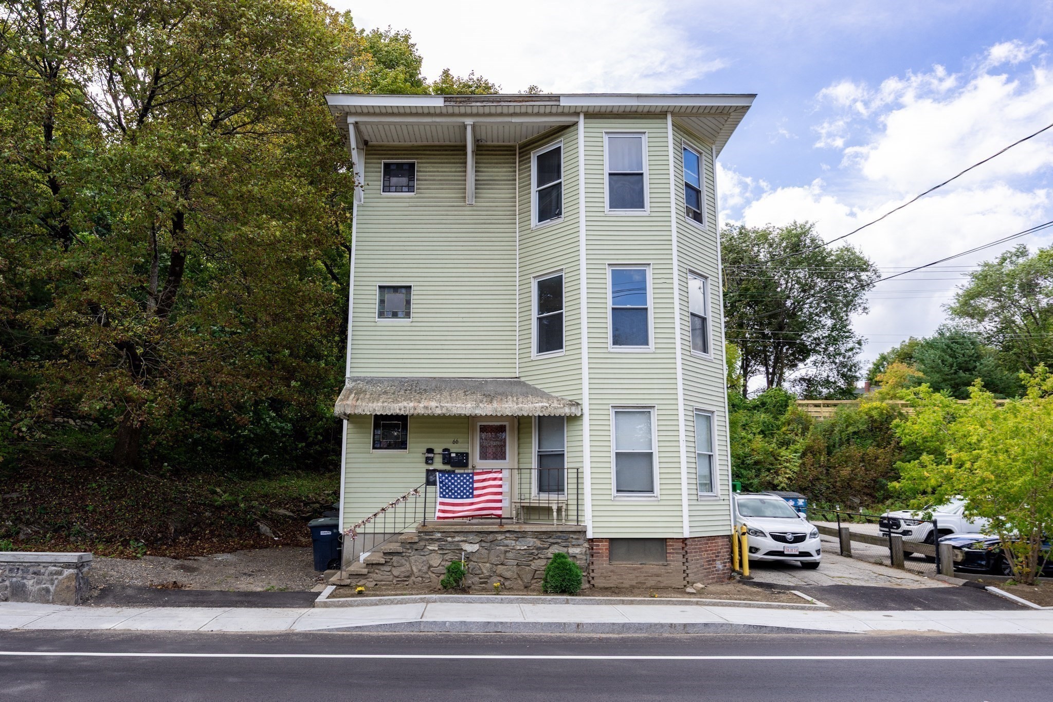 66 E Main St Property Photo 3