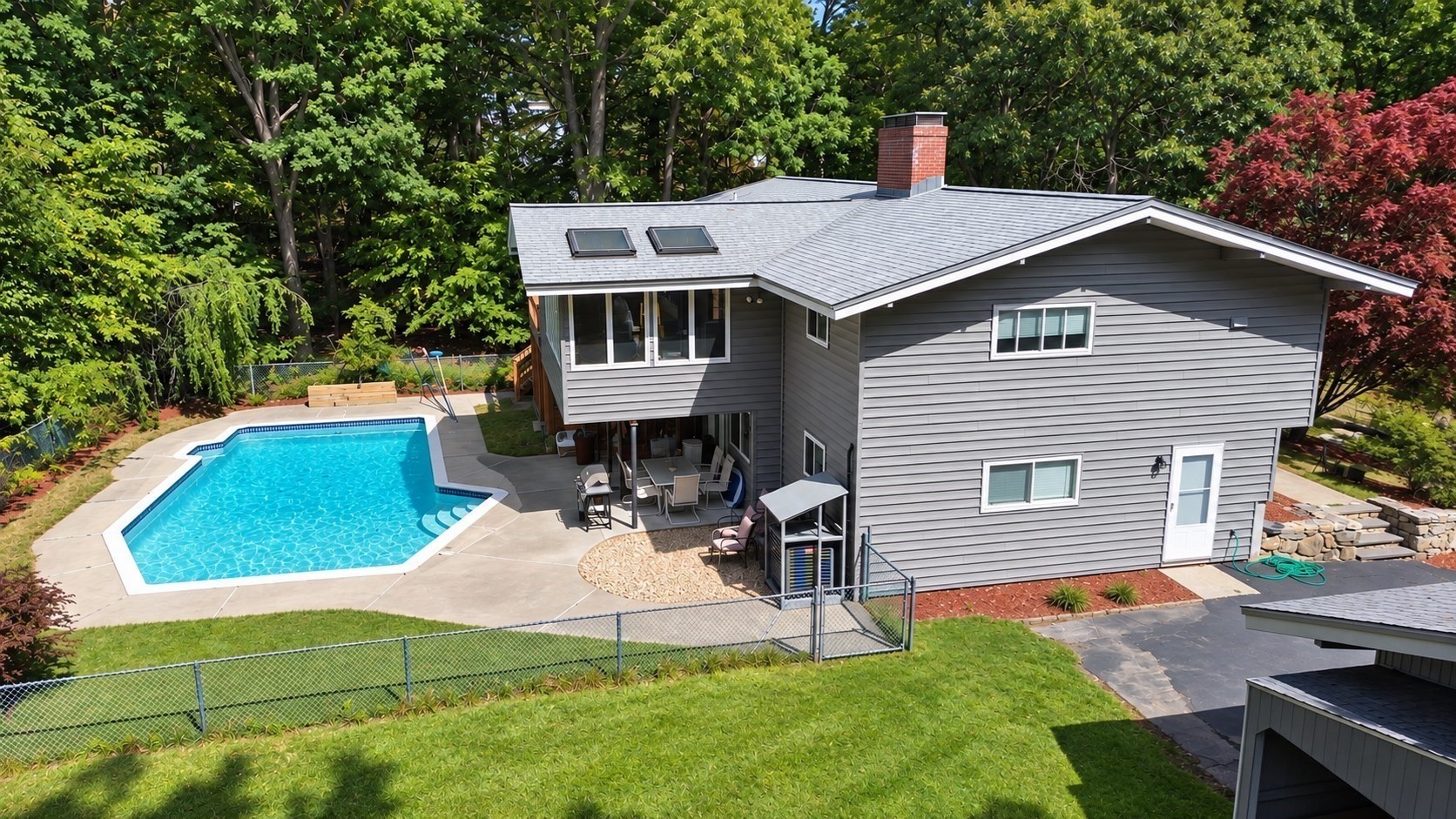 80 Winter St Property Photo 1