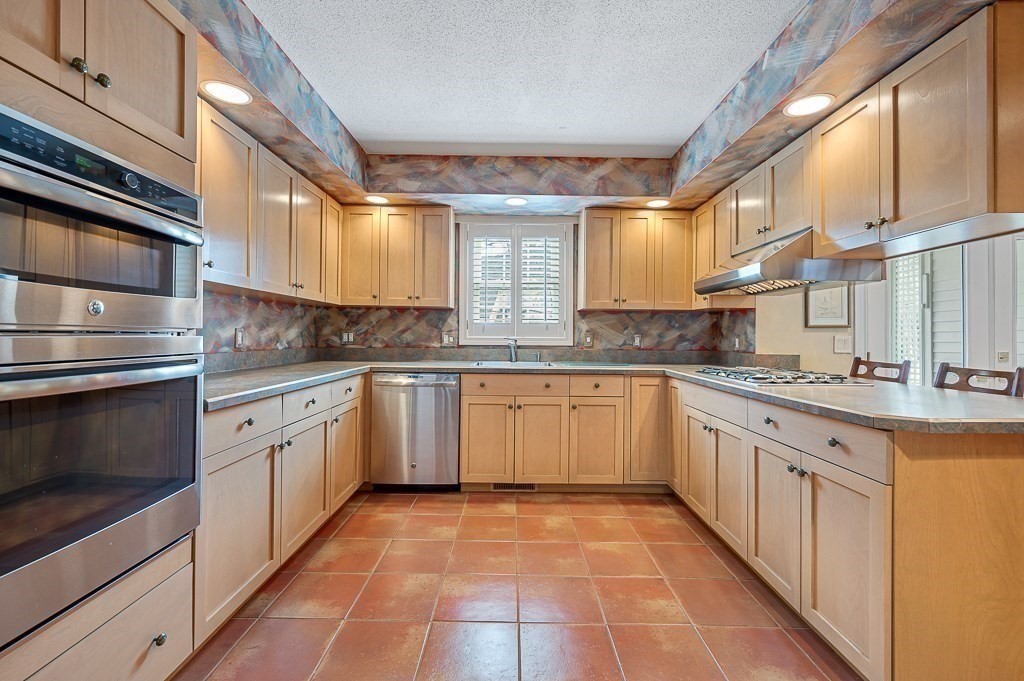 39 Waterford Drive # 39 Property Photo 6