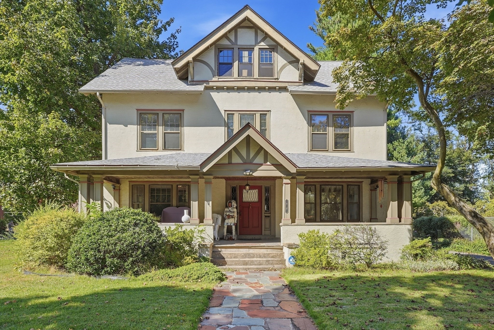 98 Bellevue Ave Property Photo 1