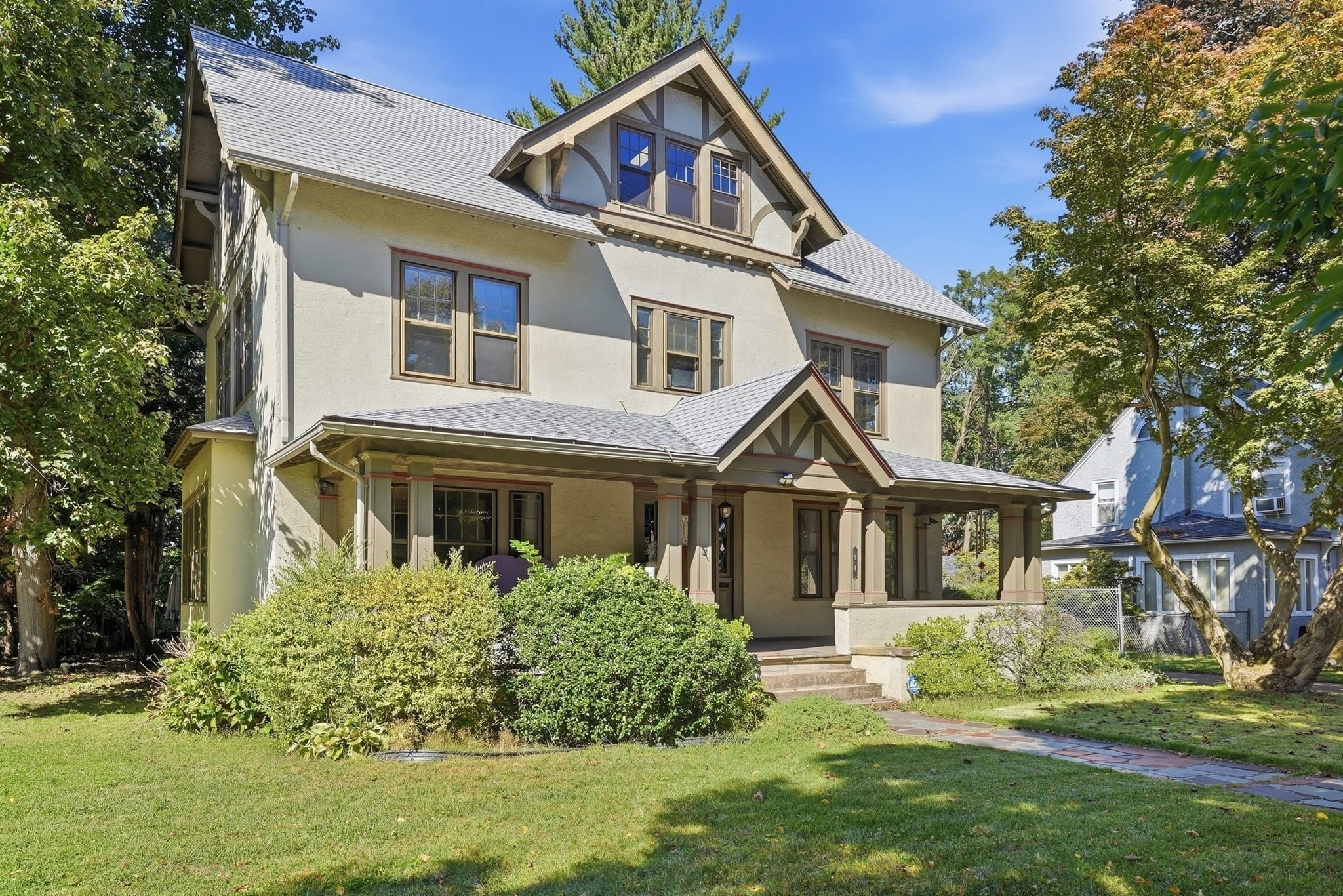 98 Bellevue Ave Property Photo 3