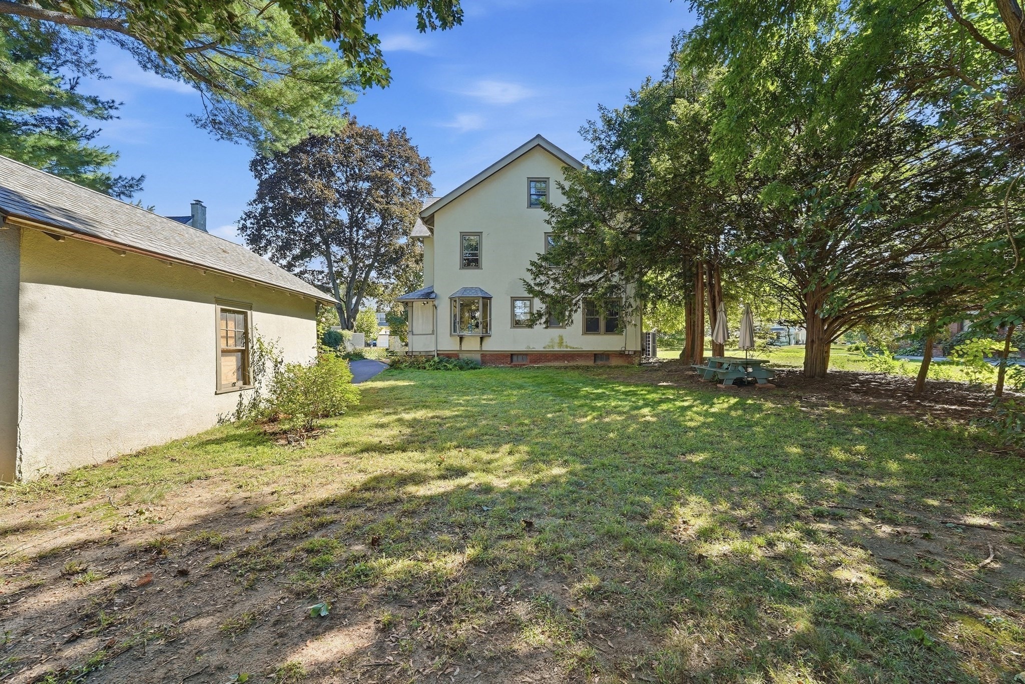 98 Bellevue Ave Property Photo 8