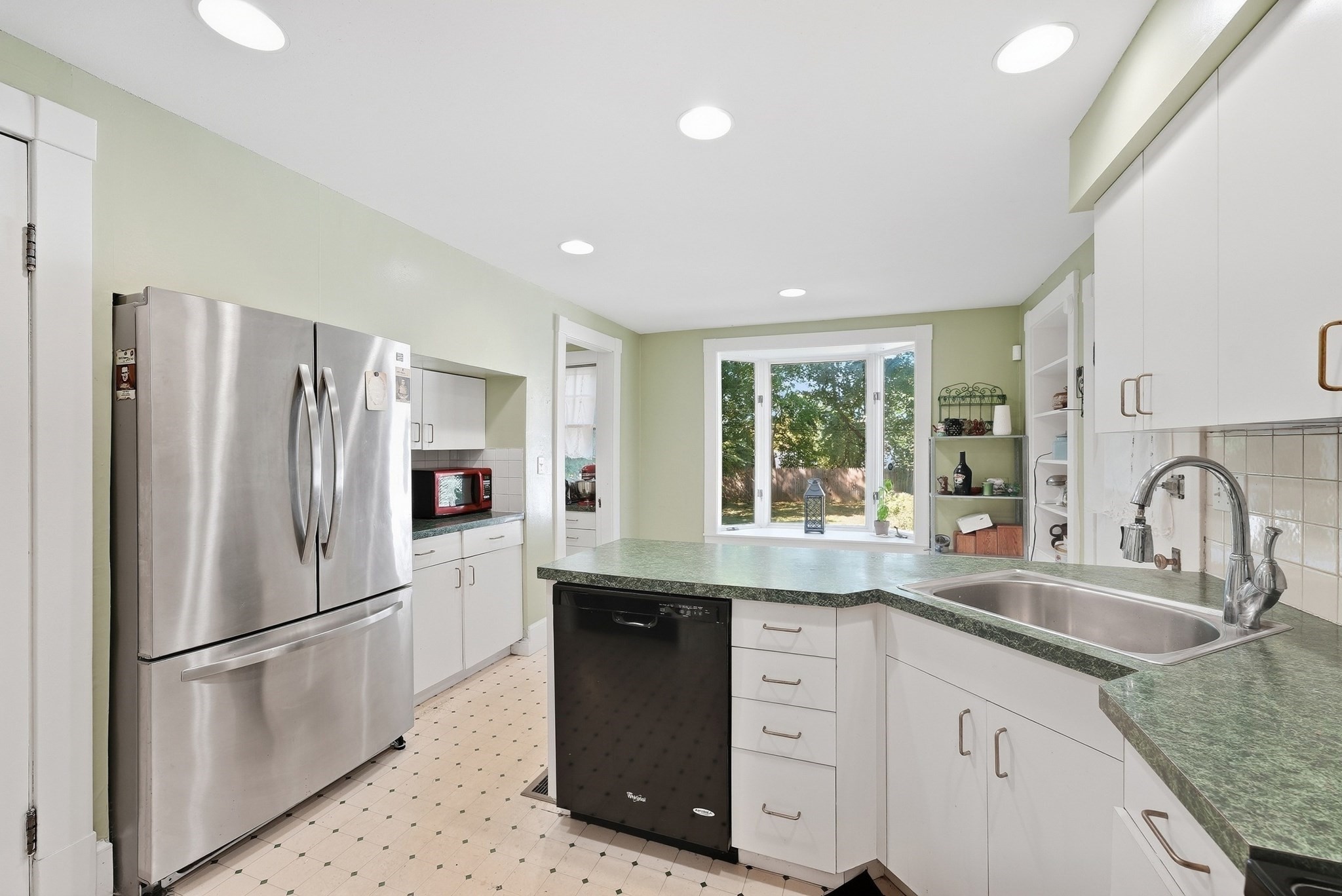98 Bellevue Ave Property Photo 18