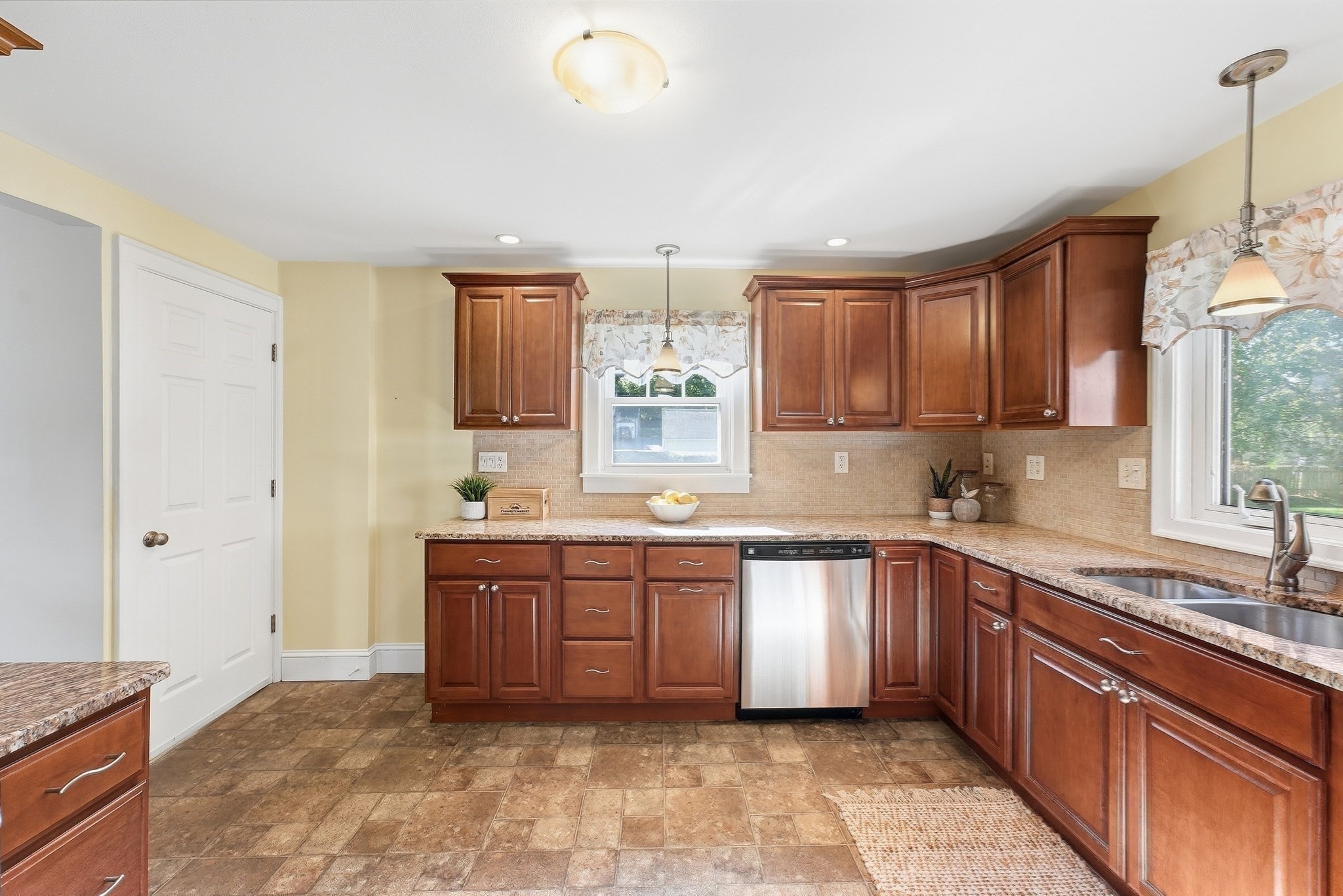 25 Dearborn Street Property Photo 11