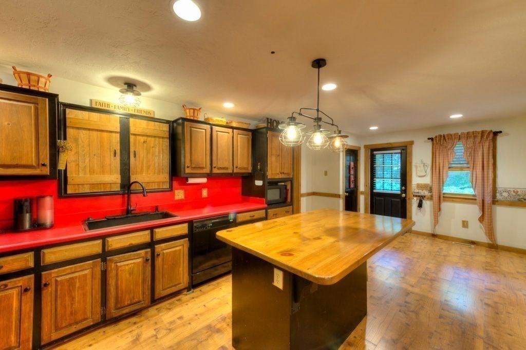 352 Lake Ave. Property Photo 5