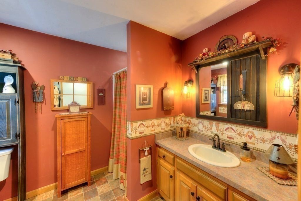 352 Lake Ave. Property Photo 9