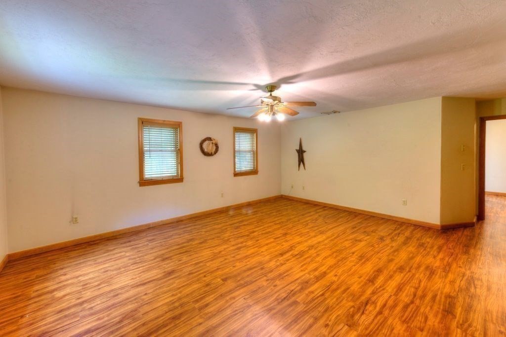 352 Lake Ave. Property Photo 10