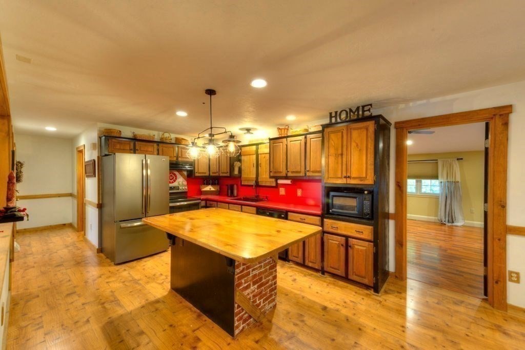 352 Lake Ave. Property Photo 16