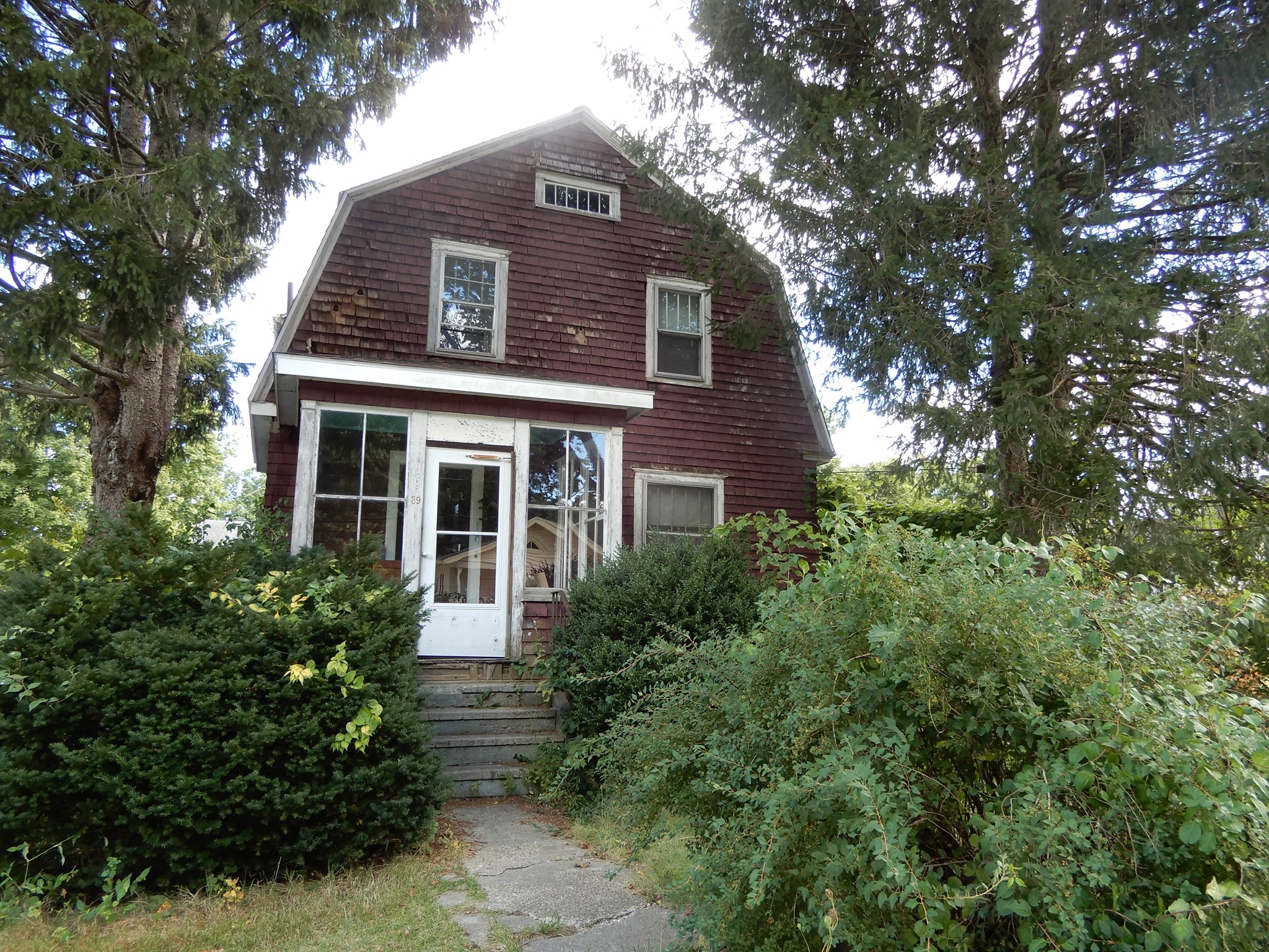 39 Baker St Property Photo 8
