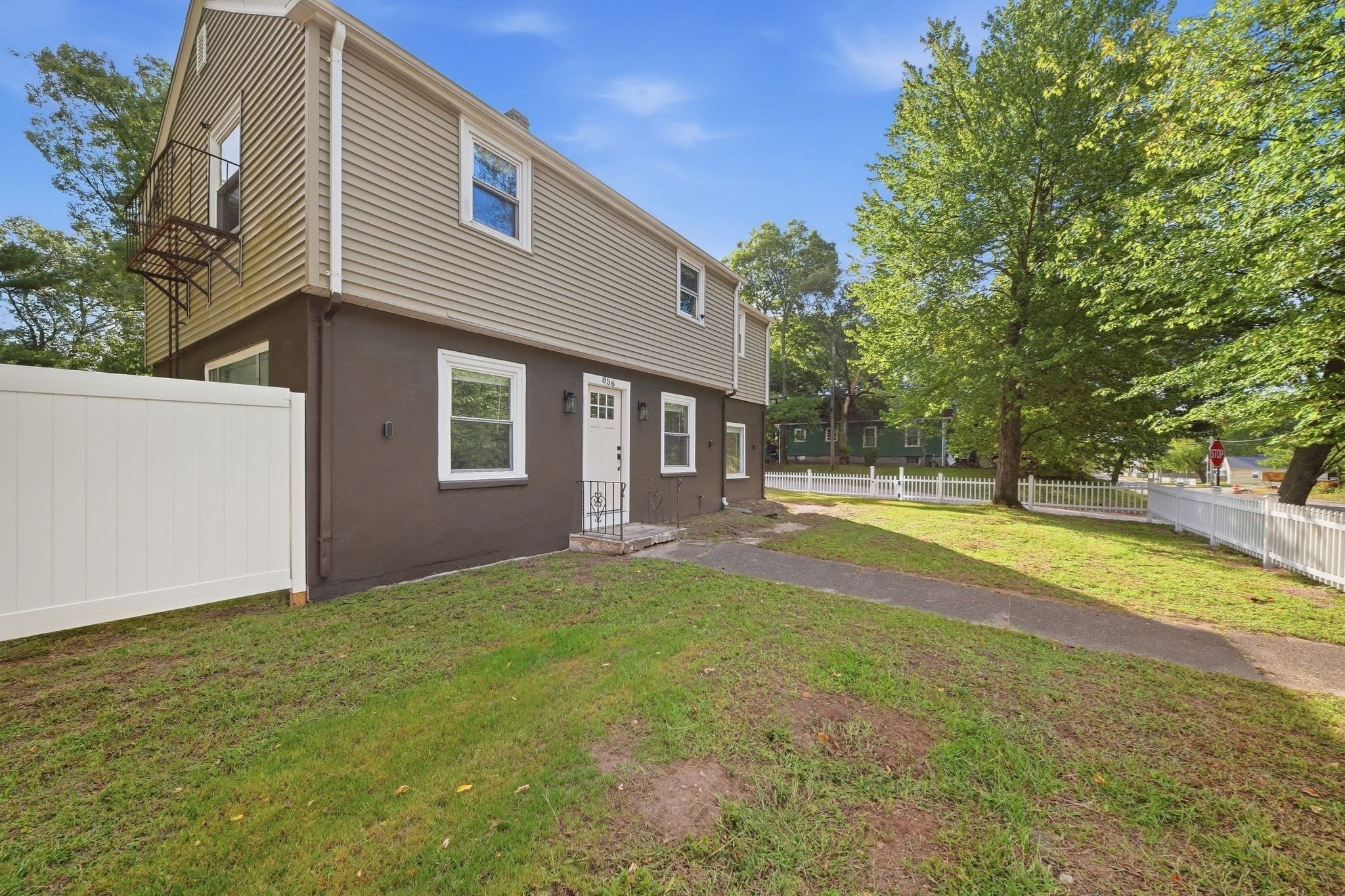 856 Newport Ave Property Photo 1