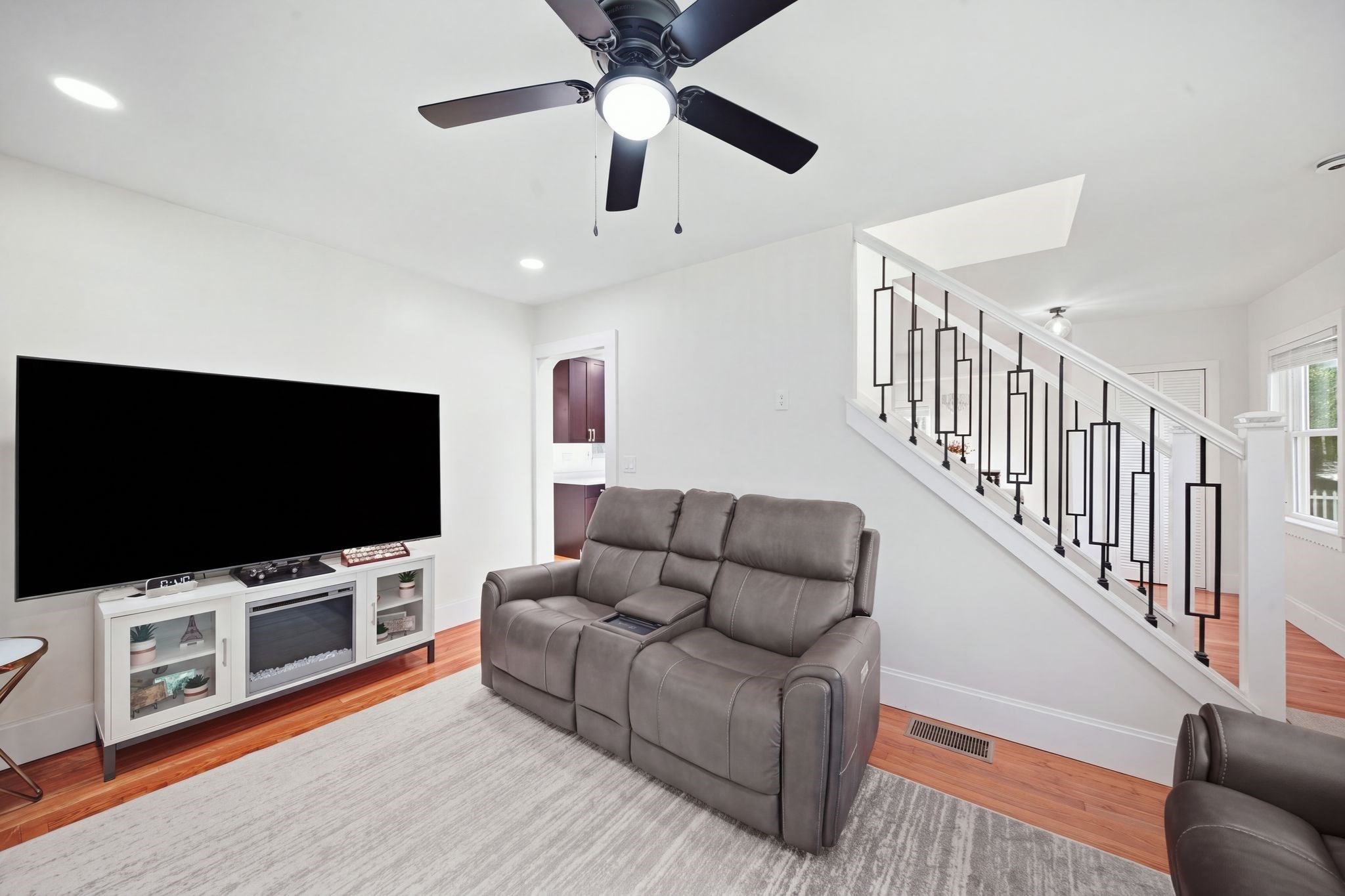 856 Newport Ave Property Photo 14