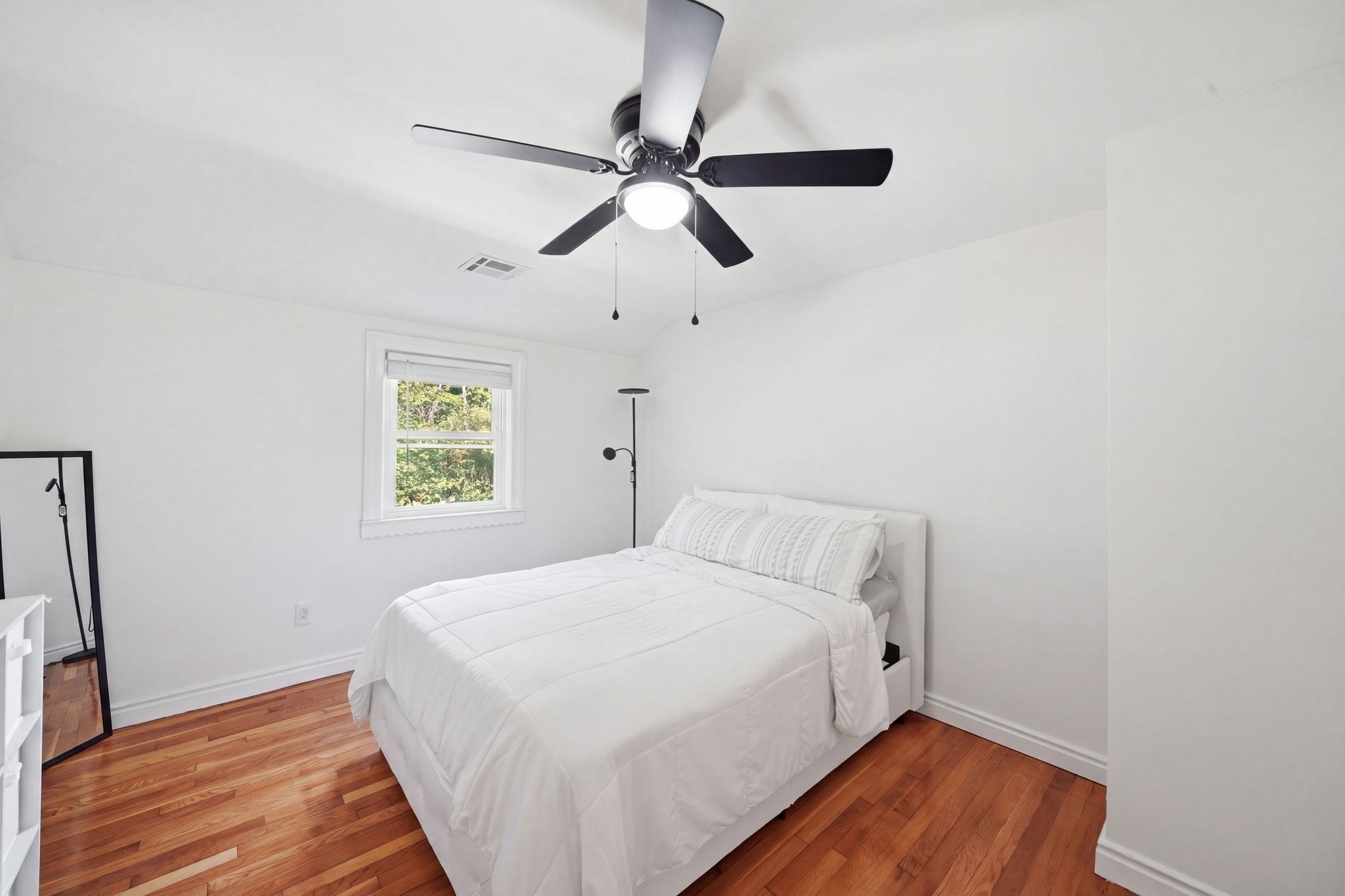 856 Newport Ave Property Photo 22