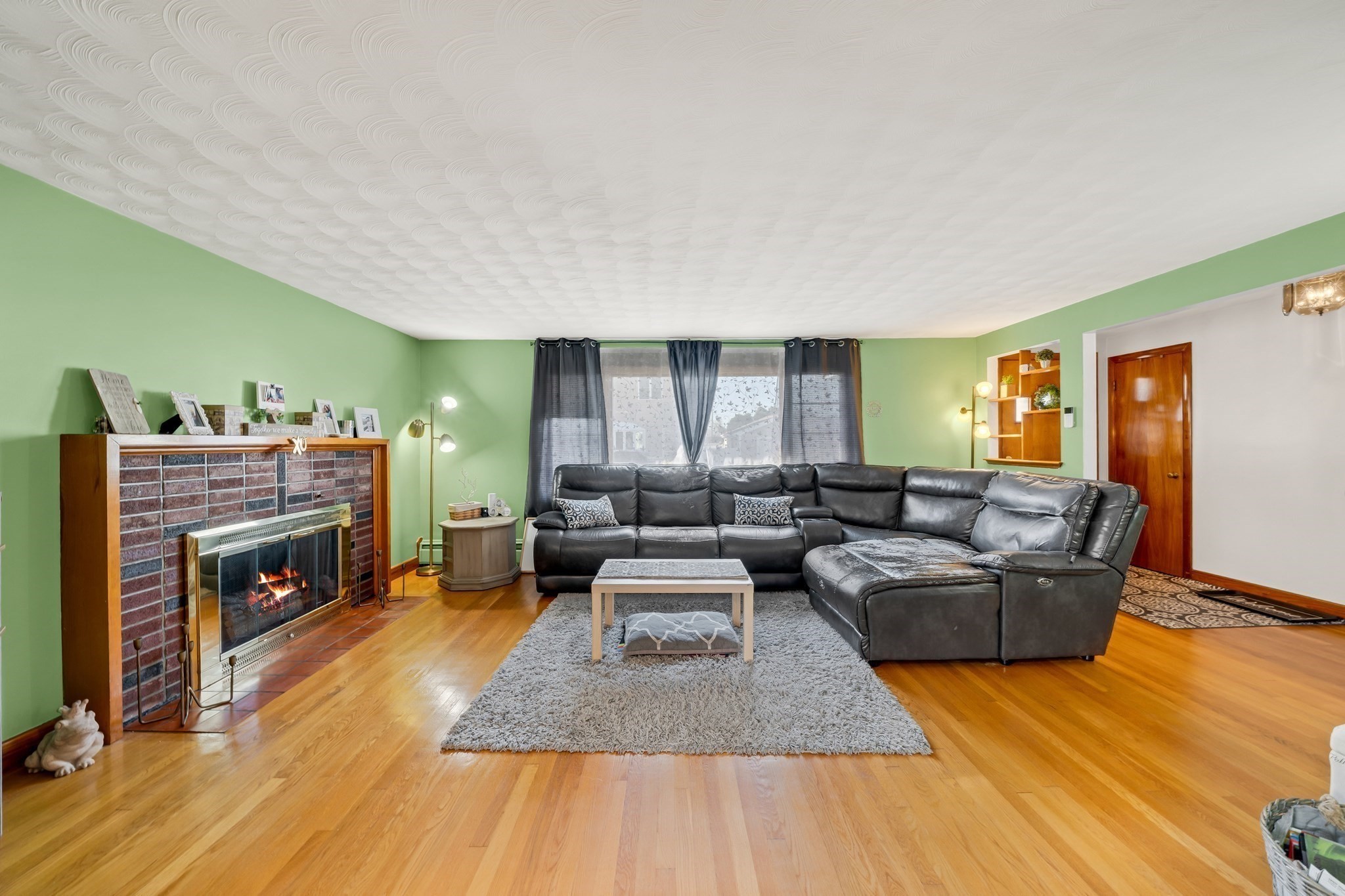 45 Sigourney St Property Photo 4