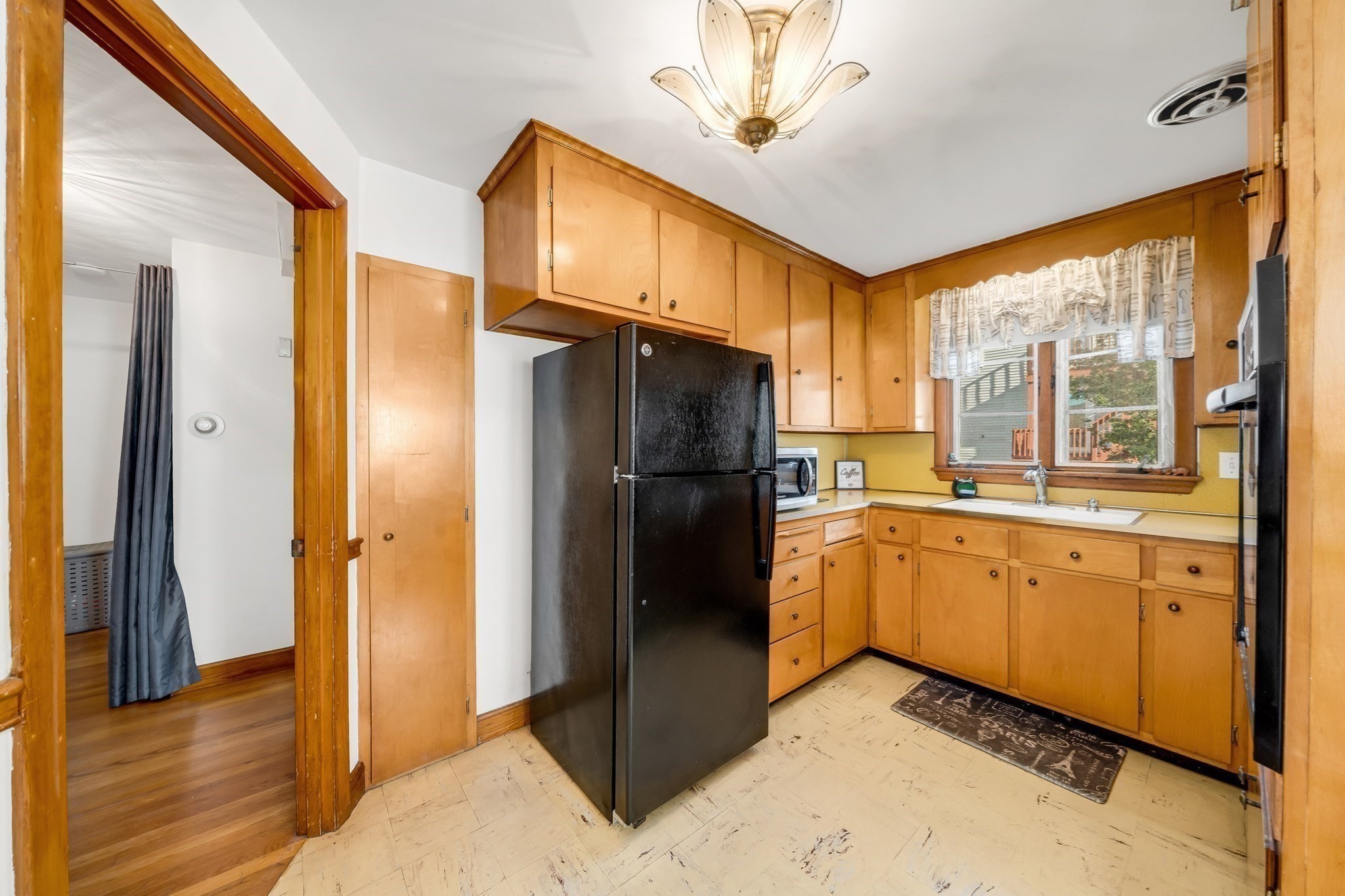 45 Sigourney St Property Photo 8