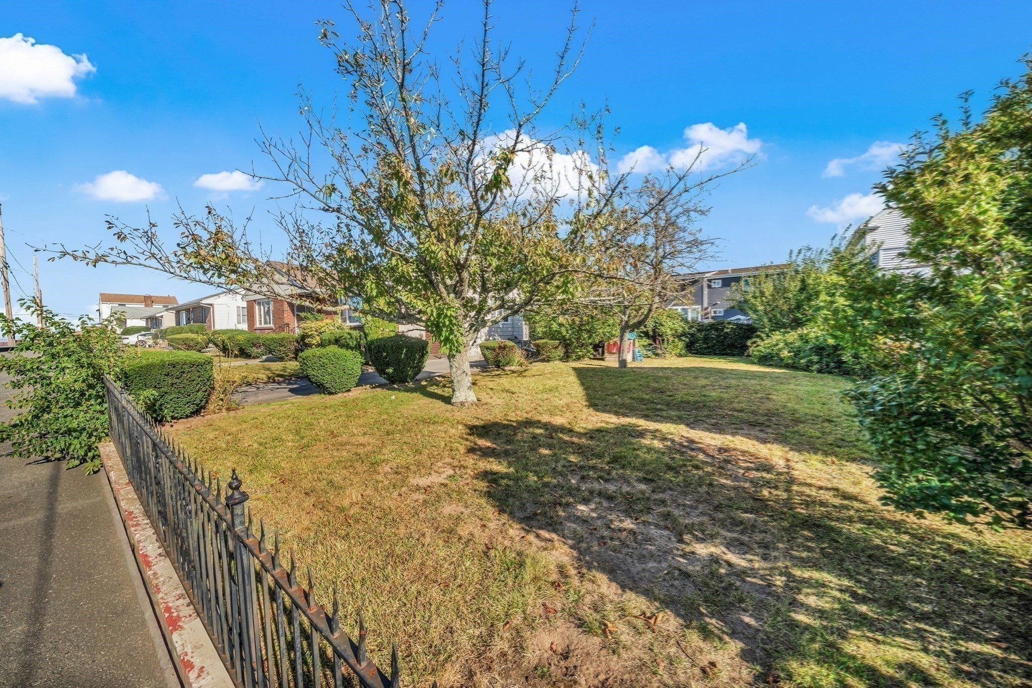 45 Sigourney St Property Photo 22