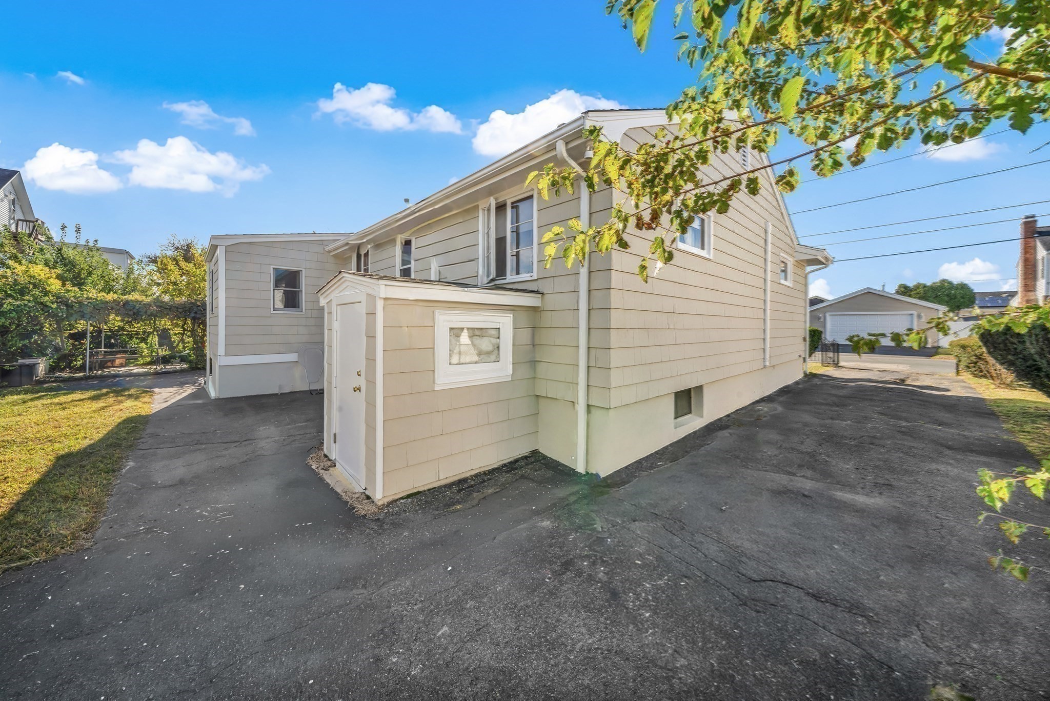 45 Sigourney St Property Photo 23