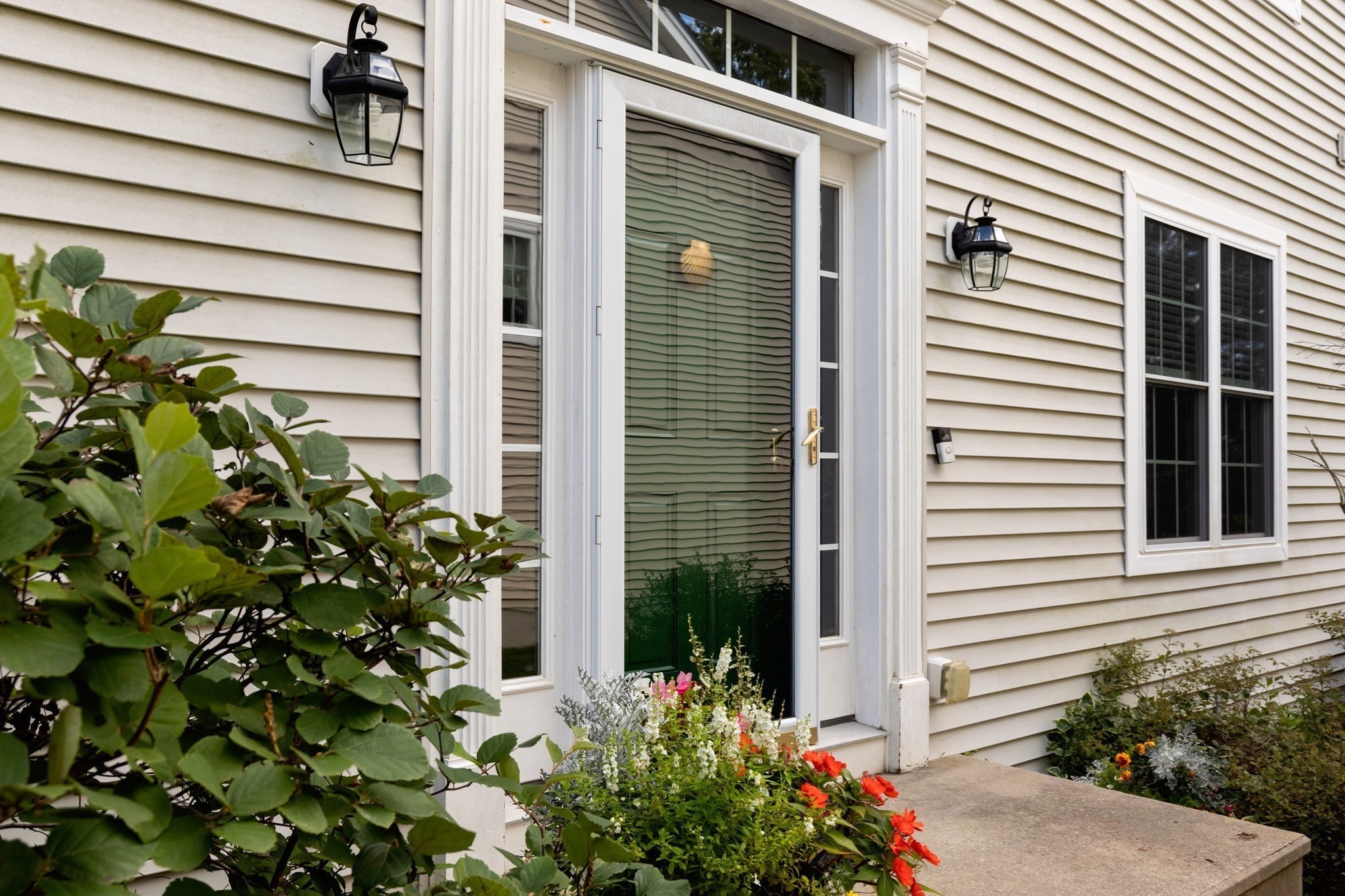 7 White Trellis Property Photo 2