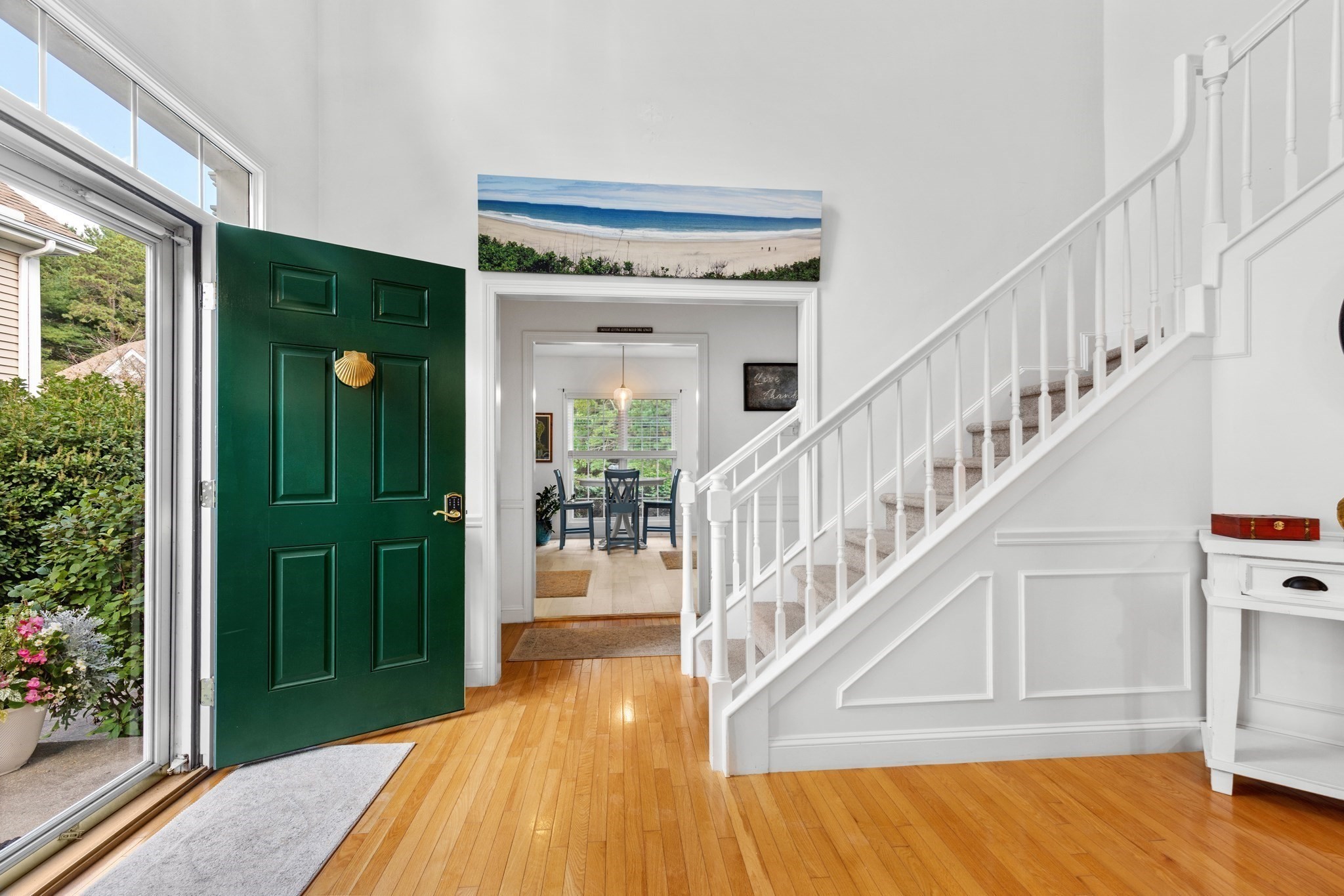 7 White Trellis Property Photo 6