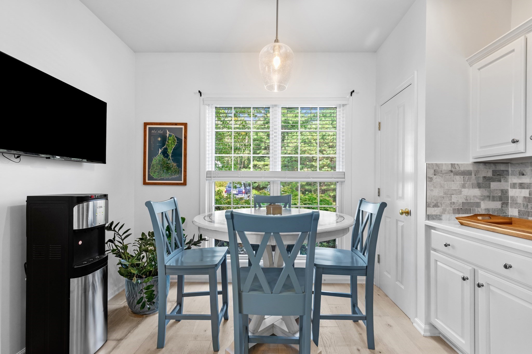 7 White Trellis Property Photo 11
